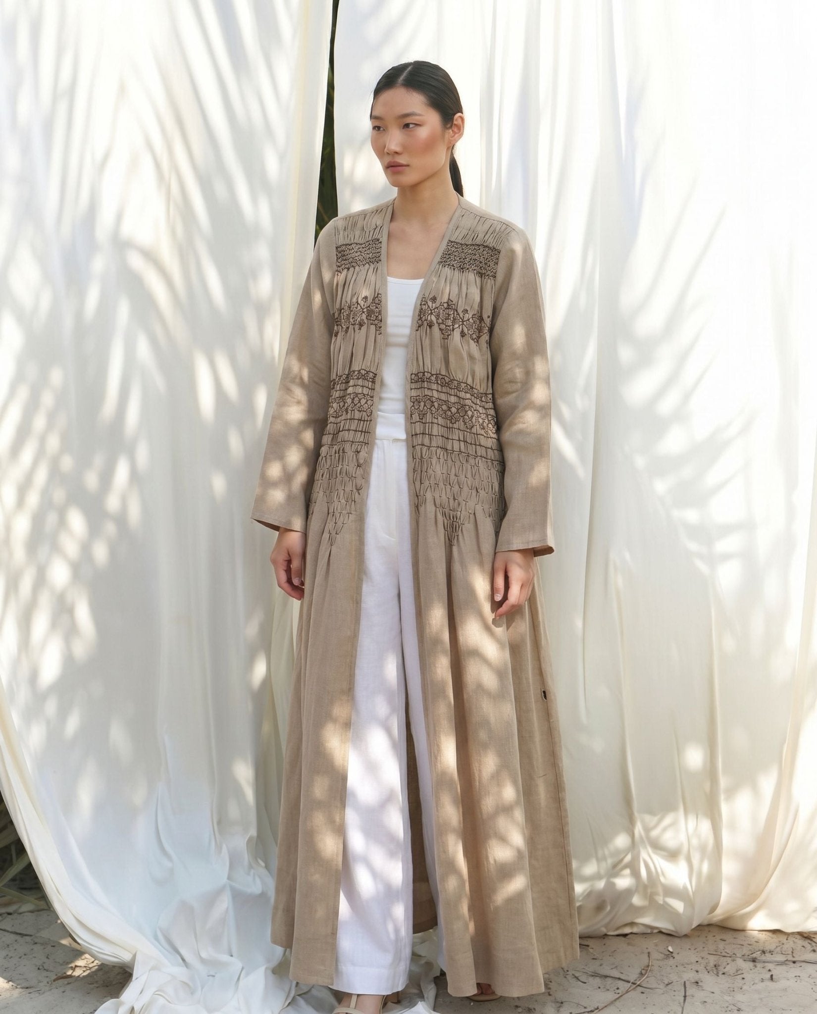 SMOCKED IN BEIGE ABAYA - PRIVILEGE OFFICIAL - MIRA Y MANO