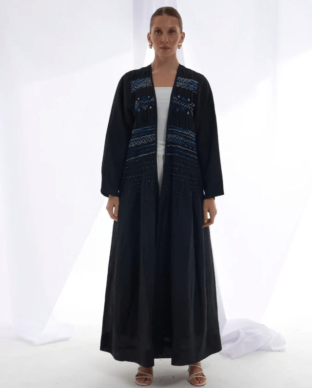 SMOCKED IN BLACK ABAYA - PRIVILEGE OFFICIAL - MIRA Y MANO