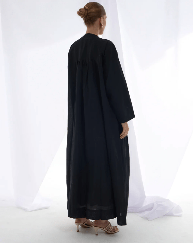 SMOCKED IN BLACK ABAYA - PRIVILEGE OFFICIAL - MIRA Y MANO