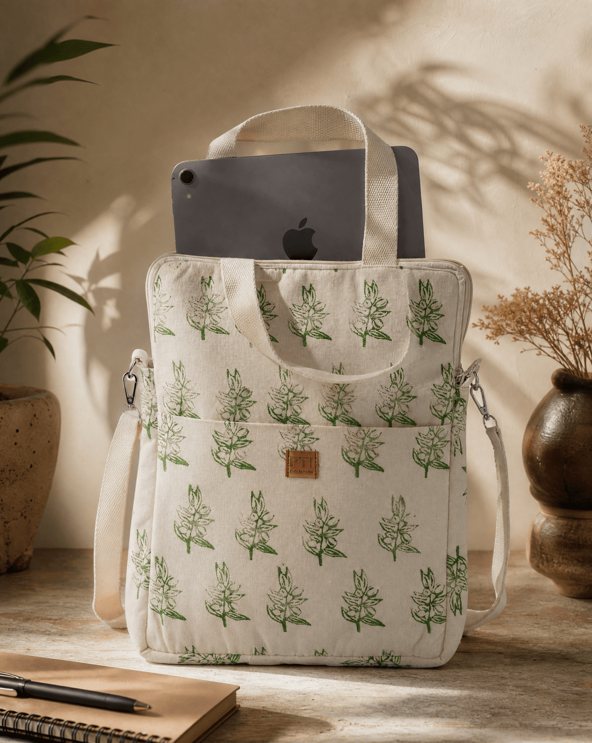 OLIVE IPAD BAG - PTI - MIRA Y MANO