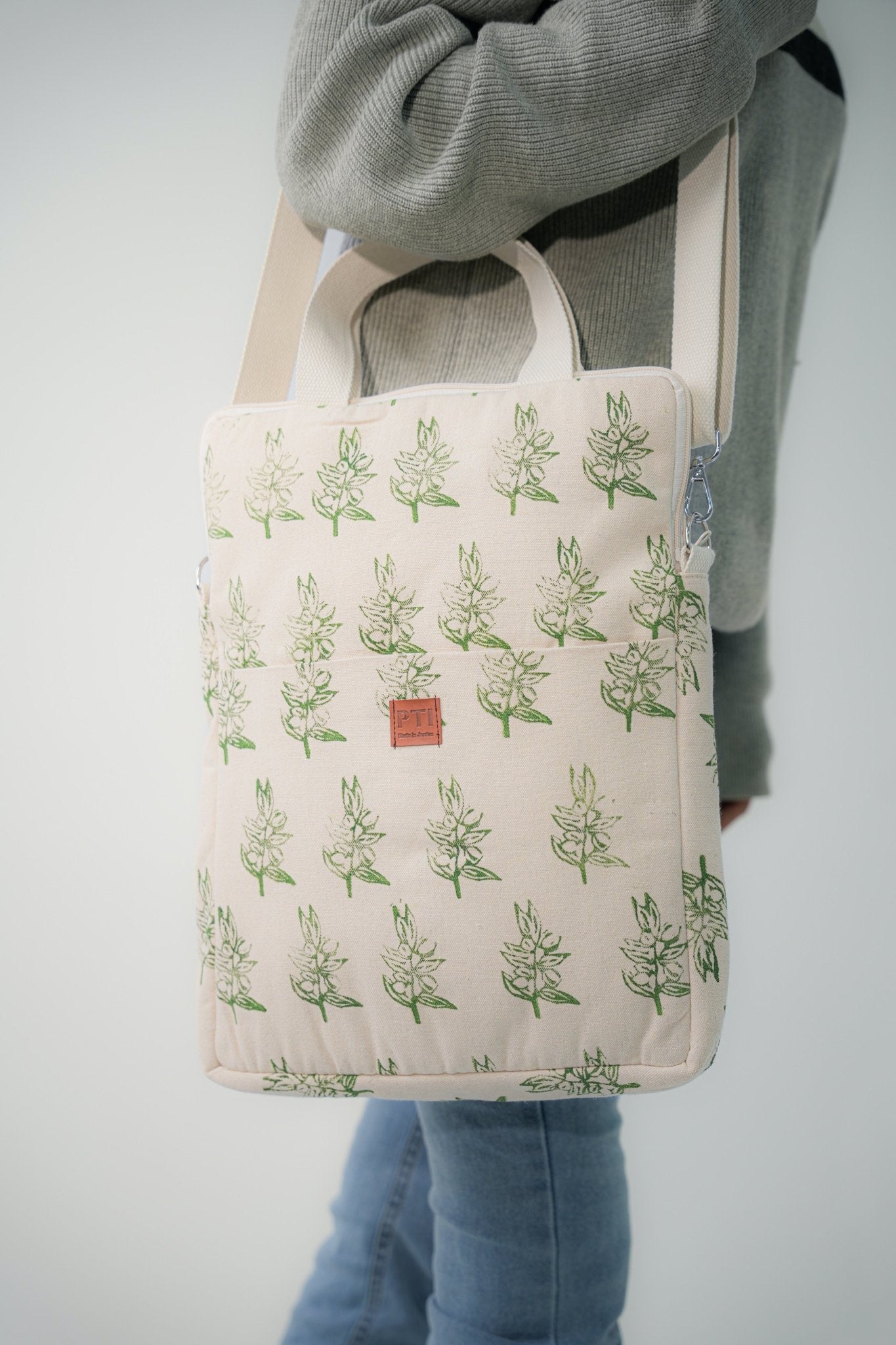 OLIVE IPAD BAG - PTI - MIRA Y MANO