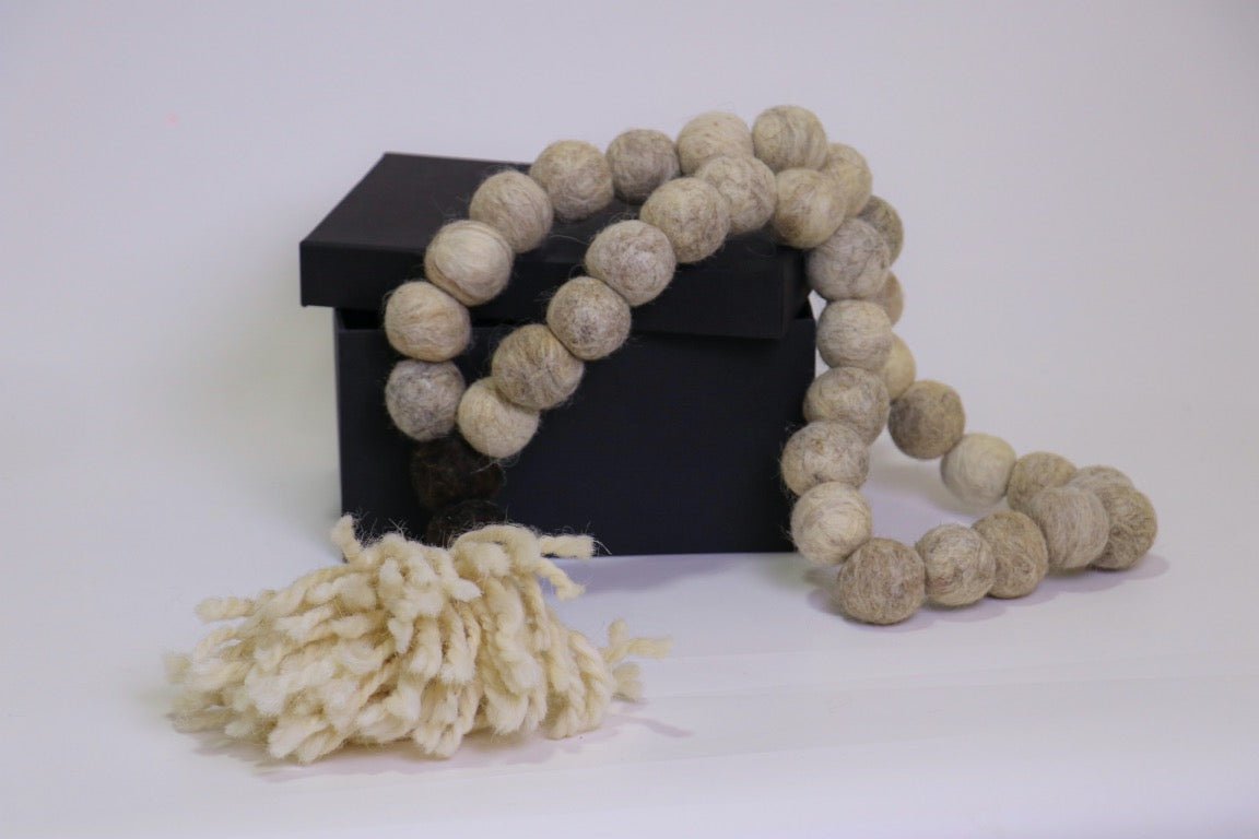 ROSARY BEIGE - PTI - MIRA Y MANO