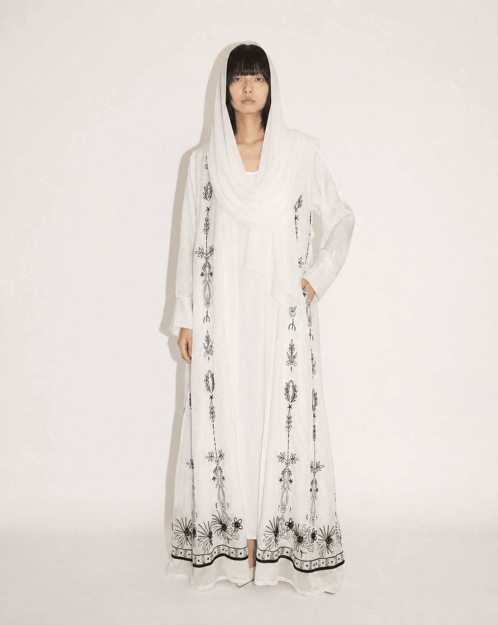 ME16 ABAYA - QATARIA ABAYA - MIRA Y MANO