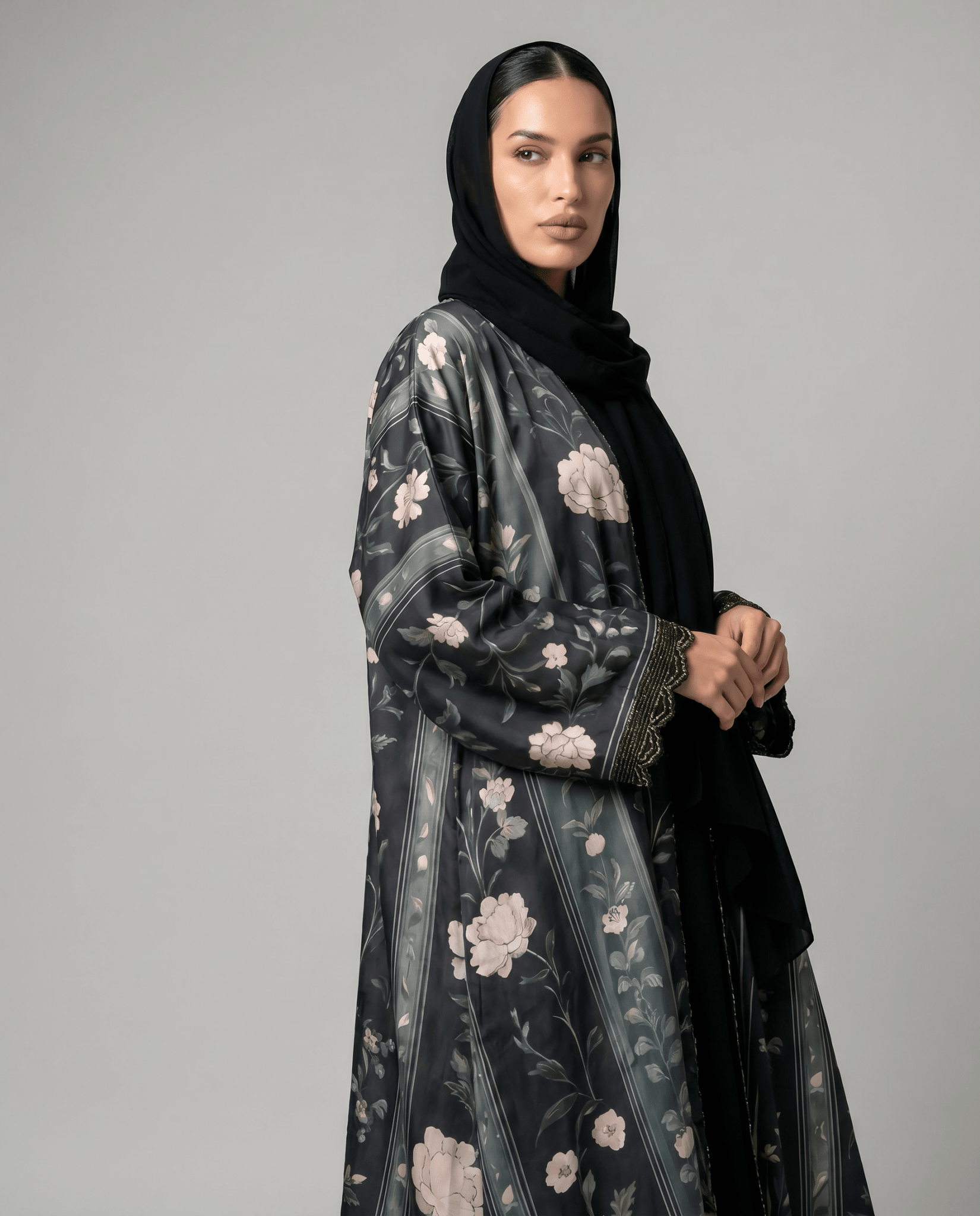 MQE13 ABAYA - QATARIA ABAYA - MIRA Y MANO