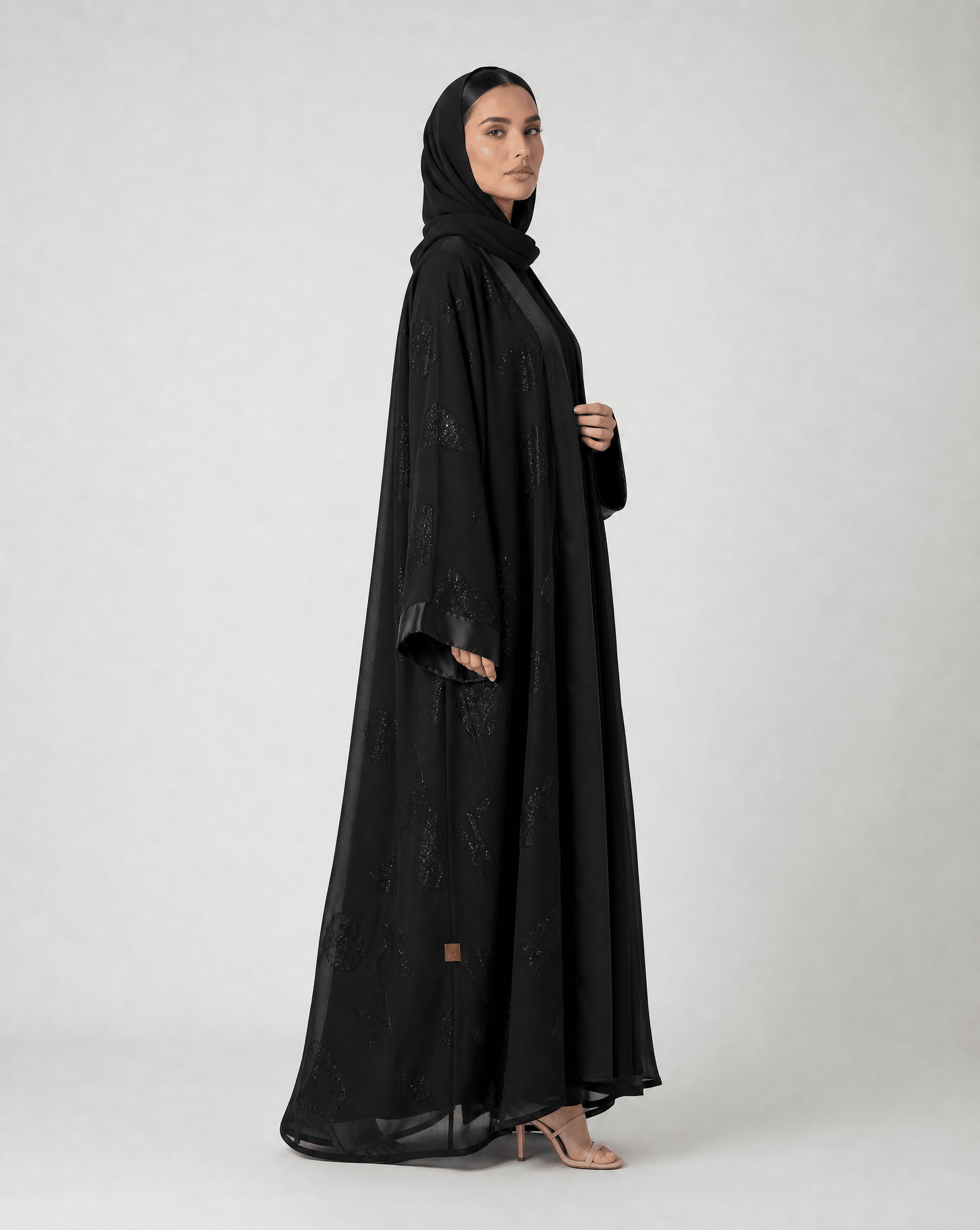 MQE14 ABAYA - QATARIA ABAYA - MIRA Y MANO