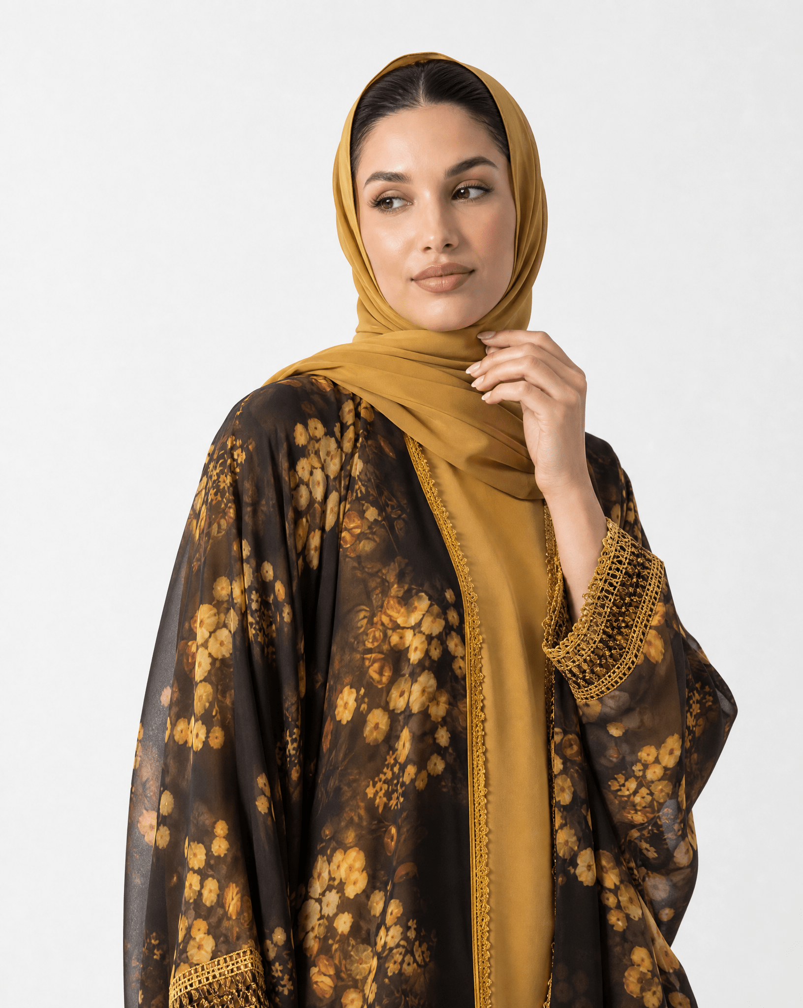MQE17 ABAYA - QATARIA ABAYA - MIRA Y MANO