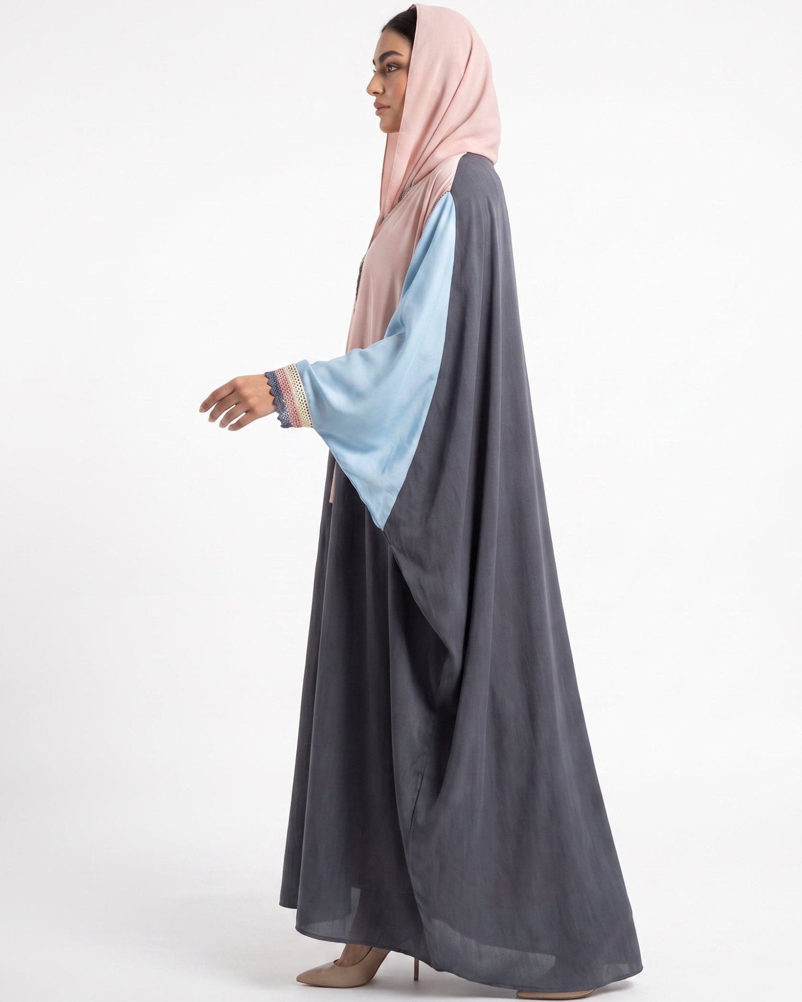 QA13 ABAYA - QATARIA ABAYA - MIRA Y MANO