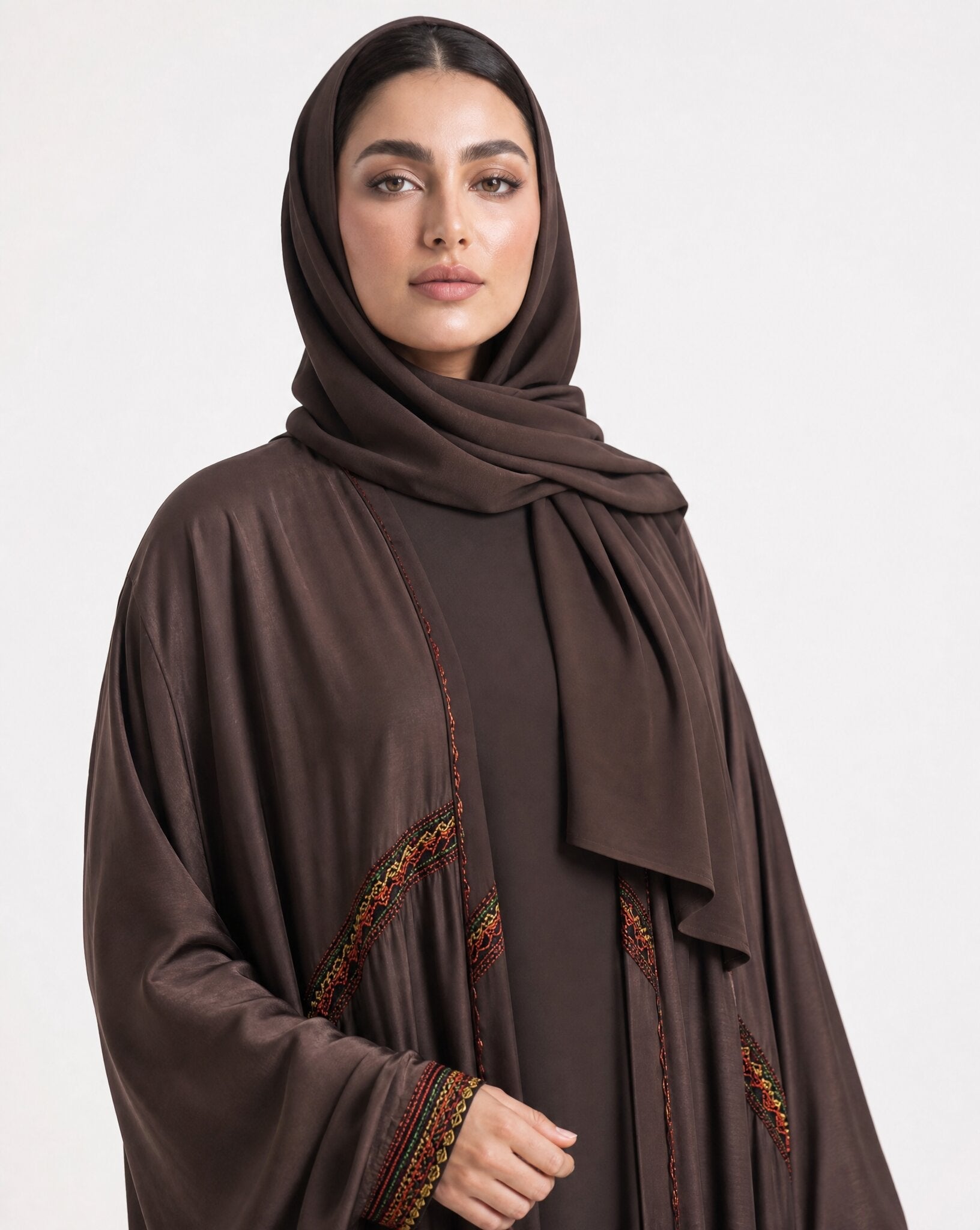 QA15 ABAYA - QATARIA ABAYA - MIRA Y MANO