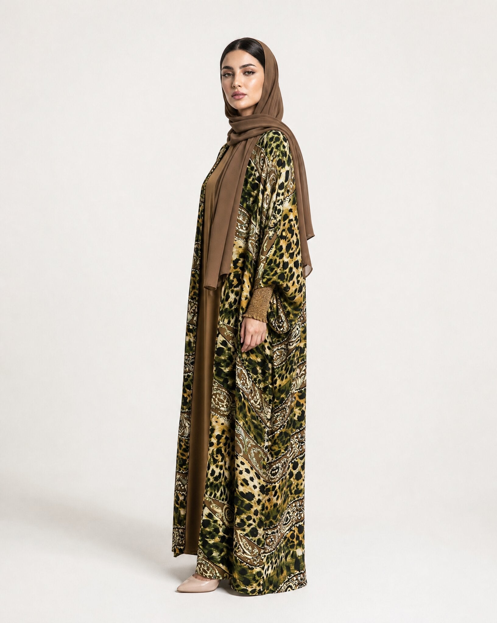 QA49 ABAYA - QATARIA ABAYA - MIRA Y MANO