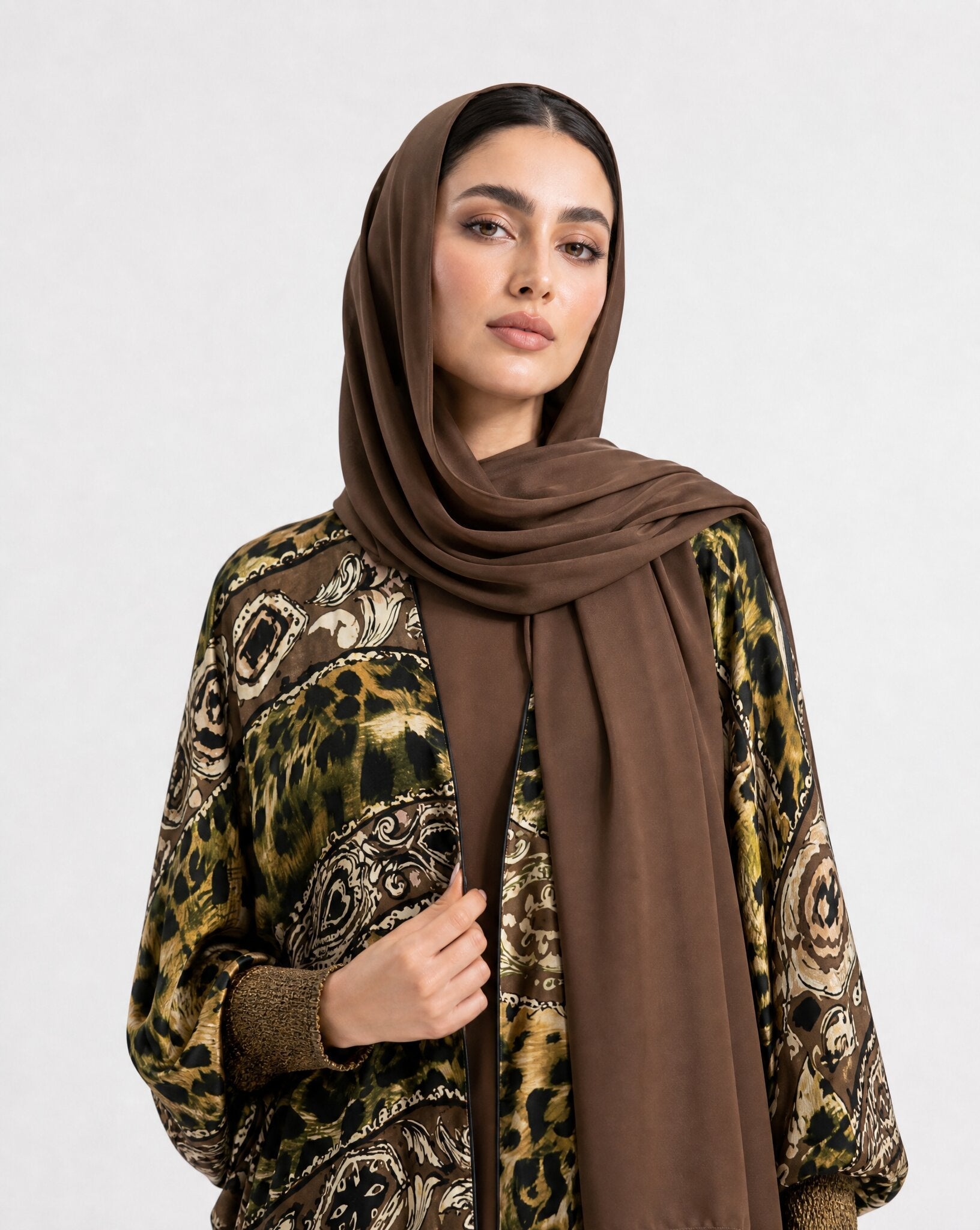 QA49 ABAYA - QATARIA ABAYA - MIRA Y MANO