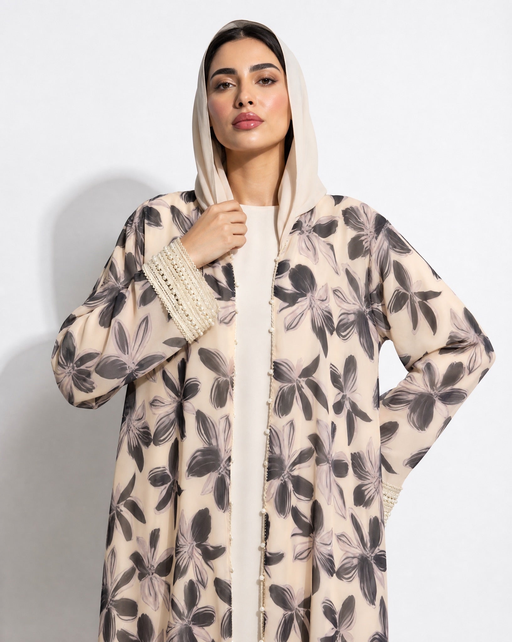 QM2608 – Beige Chiffon Abaya - QATARIA ABAYA - MIRA Y MANO