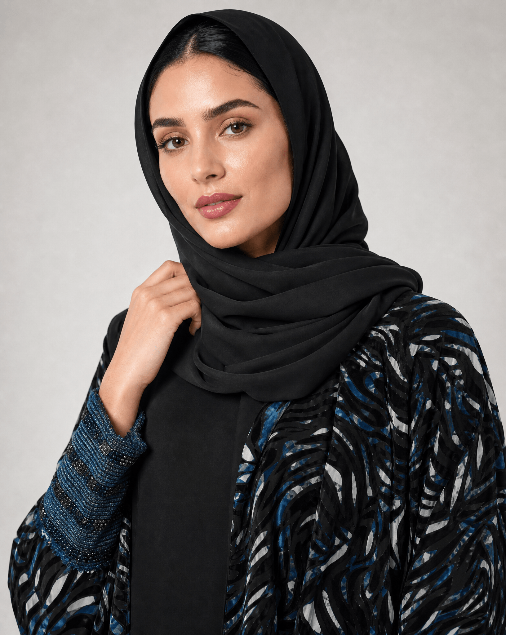 WM31 ABAYA - QATARIA ABAYA - MIRA Y MANO
