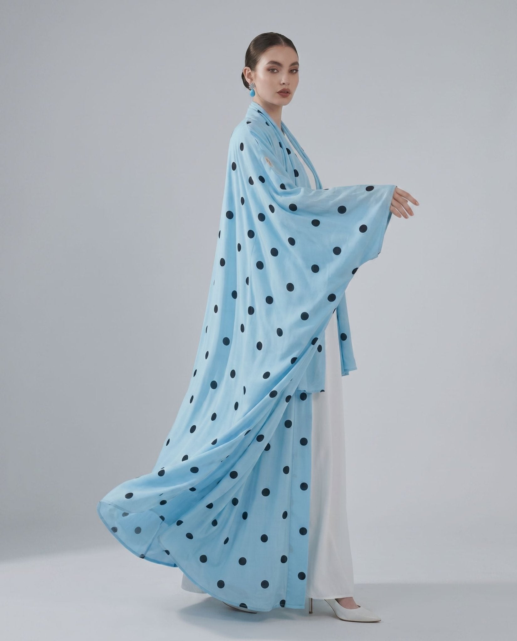 RB 0101 ABAYA - RASHA BILAL - MIRA Y MANO