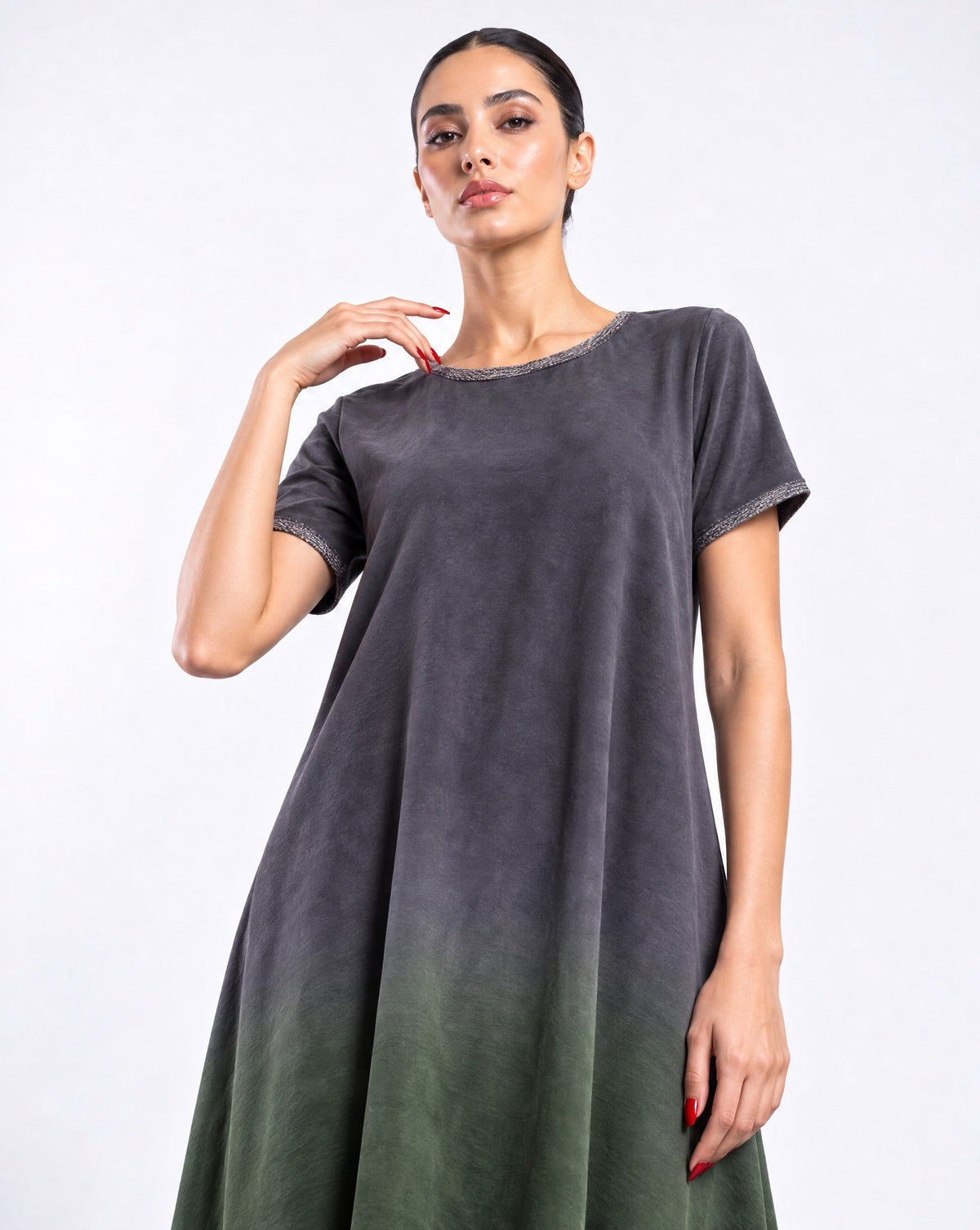 FW25R199-GR – فستان من الحرير المغسول الأخضر – MIRA Y MANO