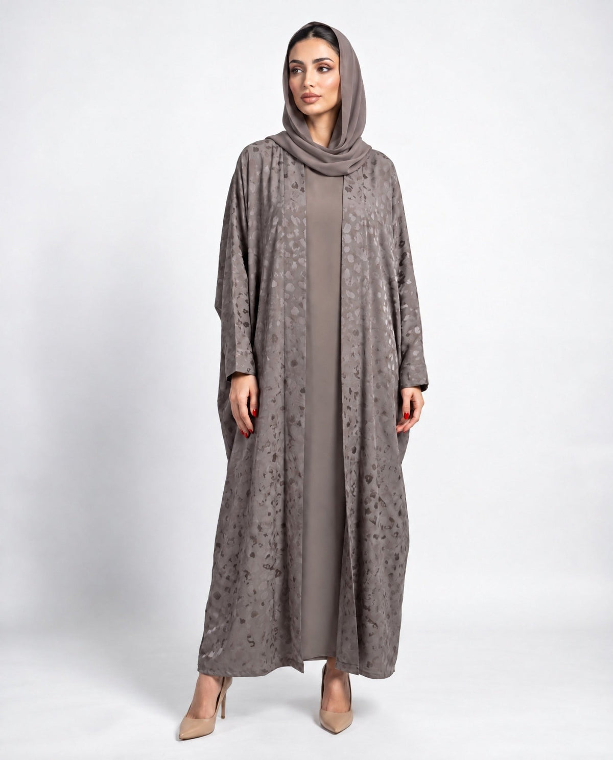 FW26R016-SL – عباية – MIRA Y MANO
