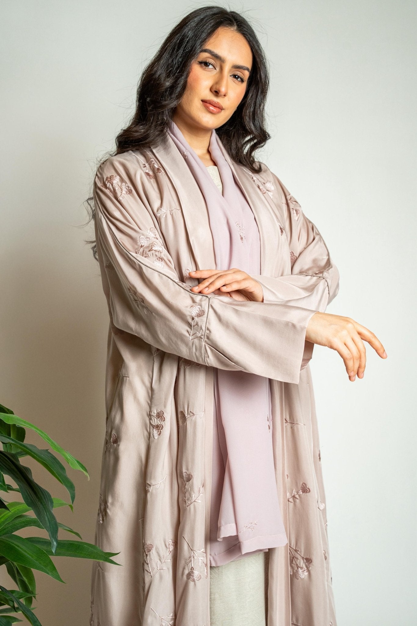SS25R010 - ND ABAYA - RIBBON - MIRA Y MANO
