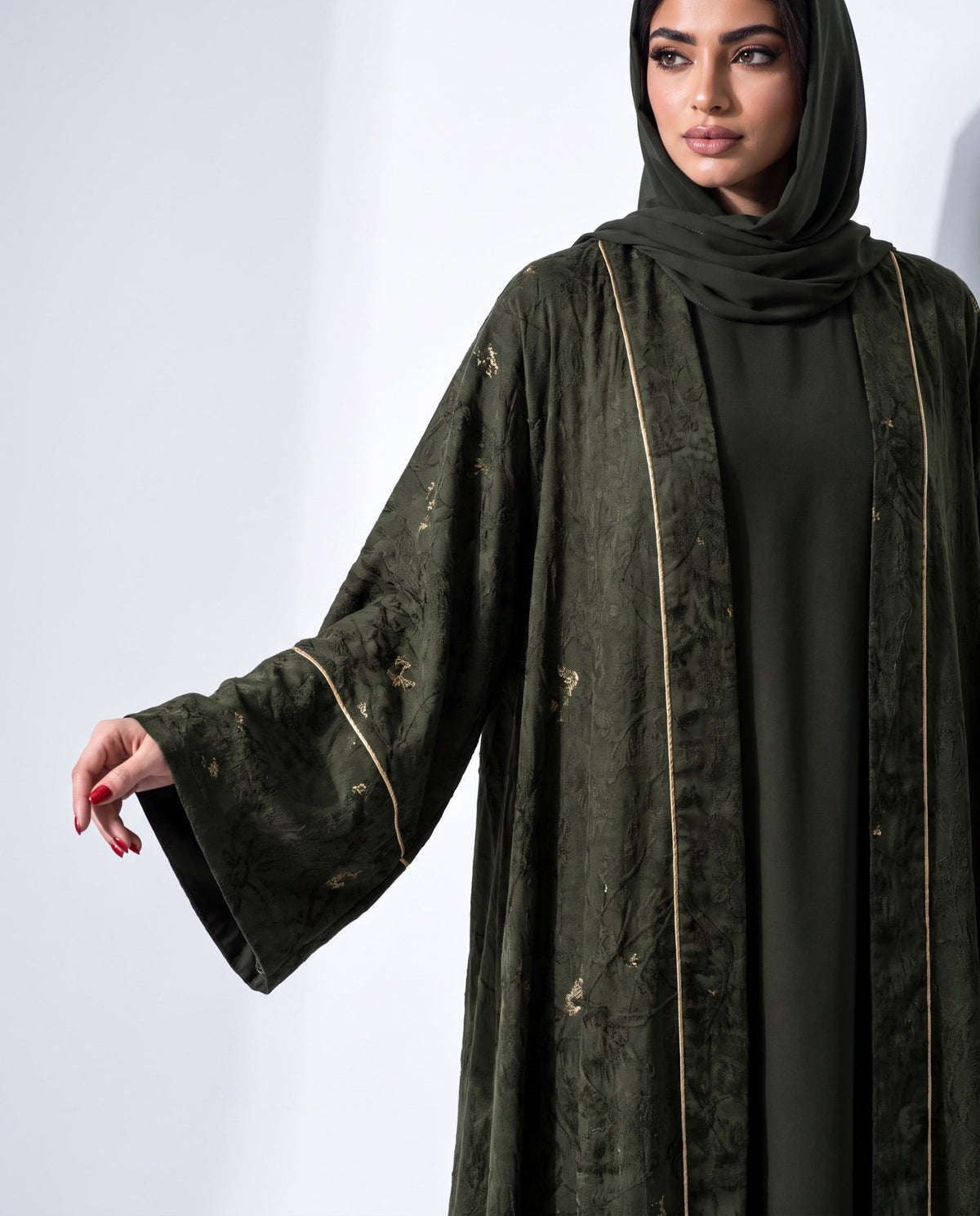 SS25R012-DOG – عباية – MIRA Y MANO