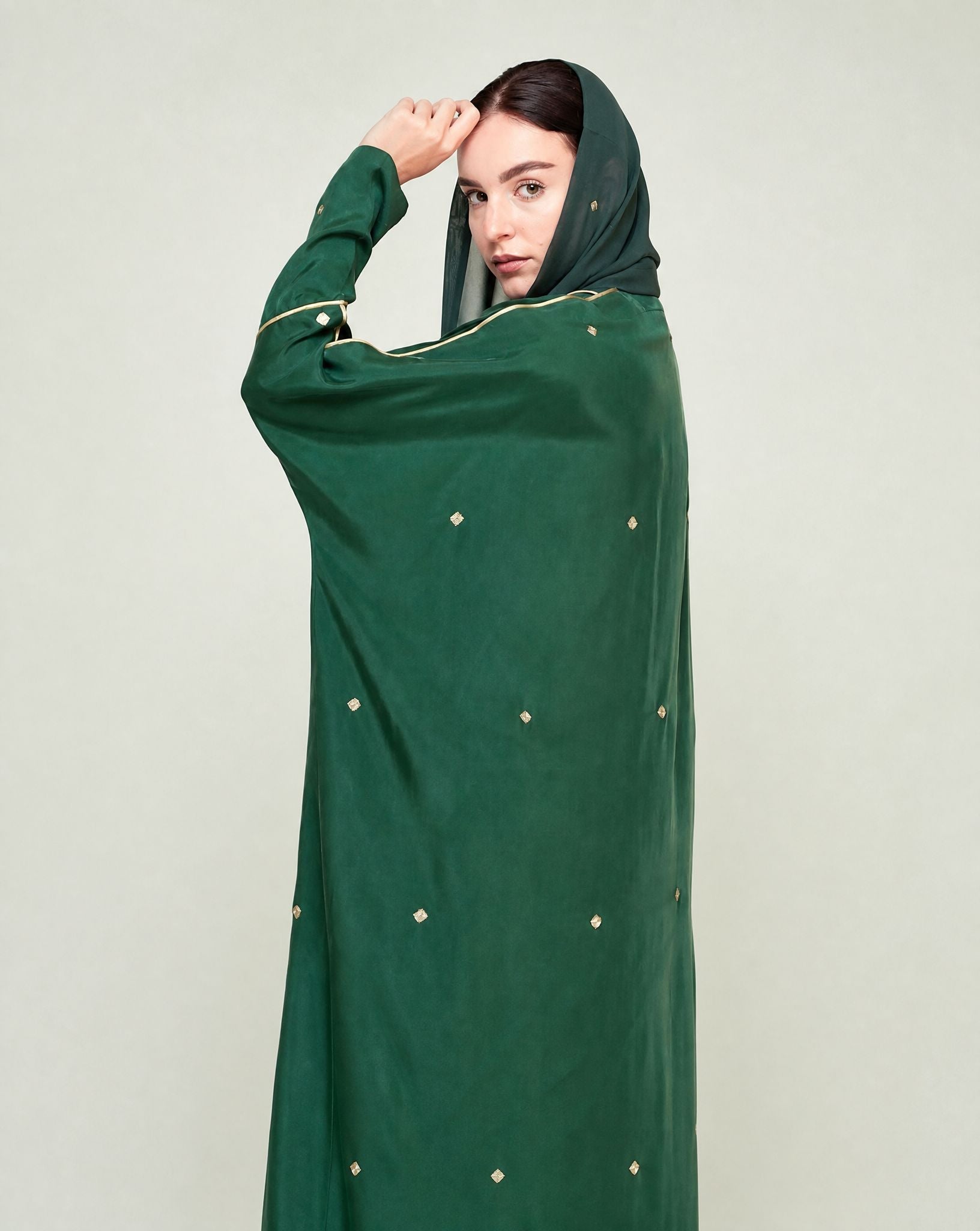 SS25R012-GR ABAYA - RIBBON - MIRA Y MANO
