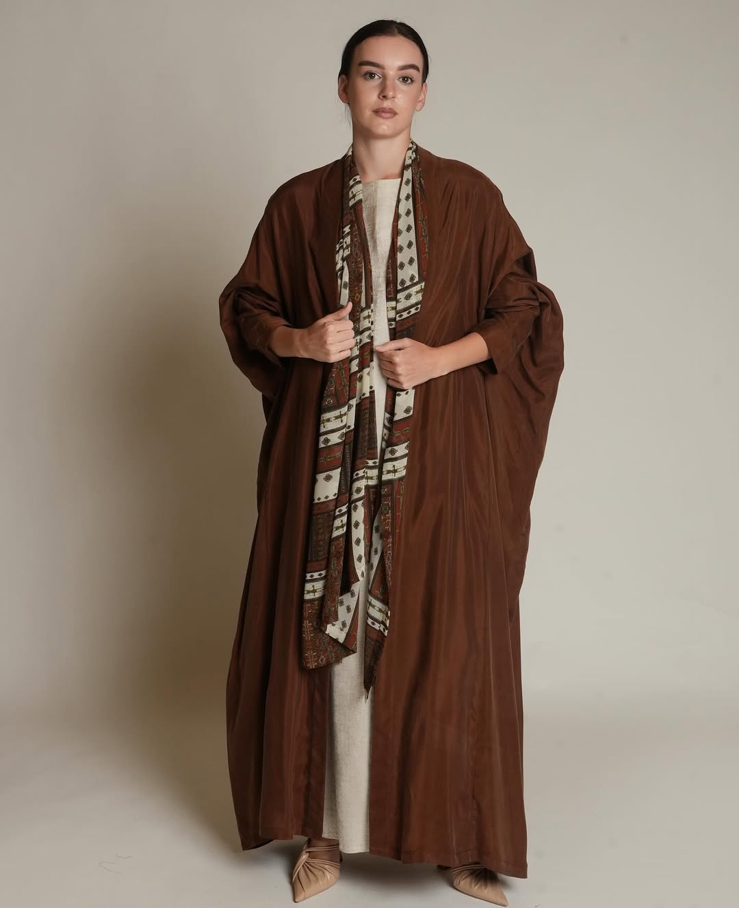 SS26R01 - BR ABAYA - RIBBON - MIRA Y MANO