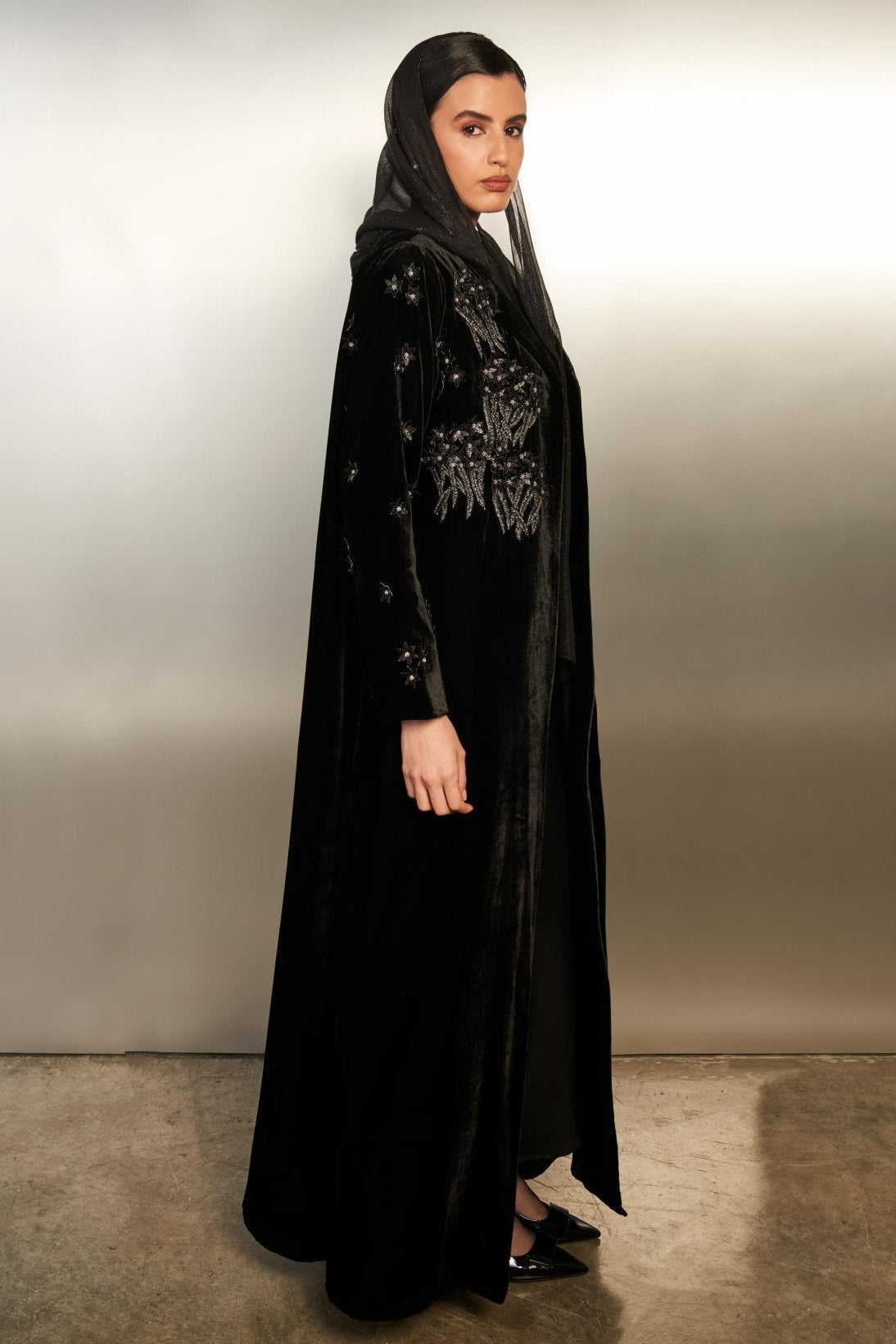 SA034 ABAYA - SAI - MIRA Y MANO