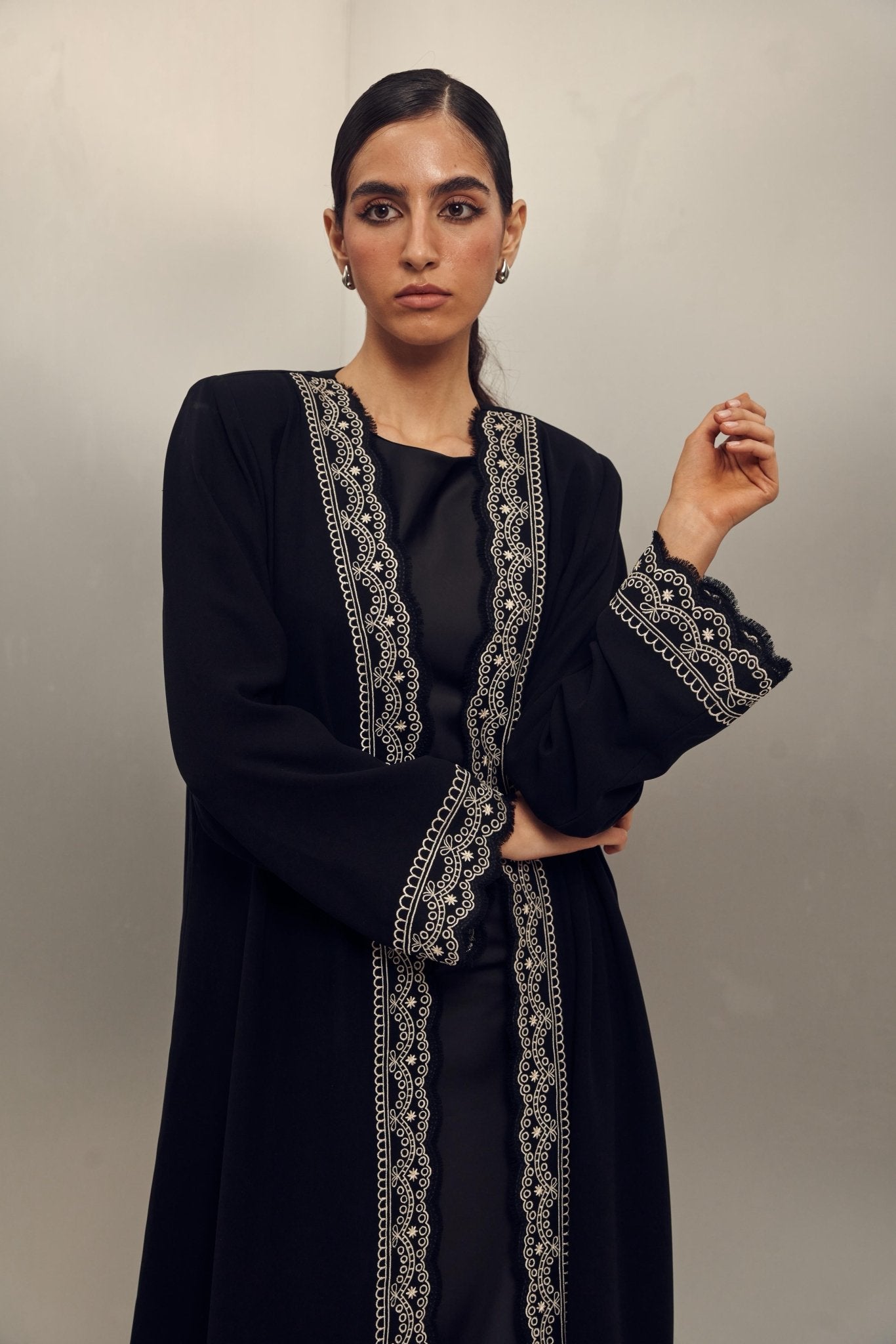 SAI 143 ABAYA - SAI - MIRA Y MANO