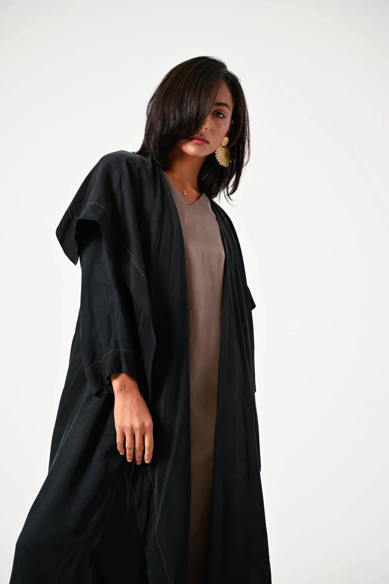 SISABWB ABAYA - SARA INTABI - MIRA Y MANO