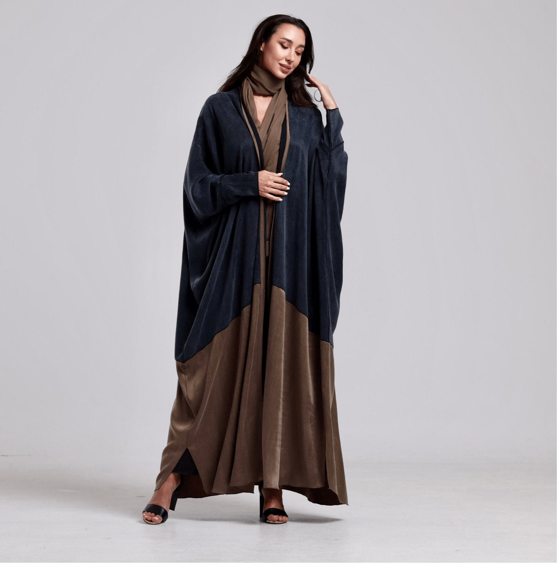 SISHBCGB ABAYA - SARA INTABI - MIRA Y MANO