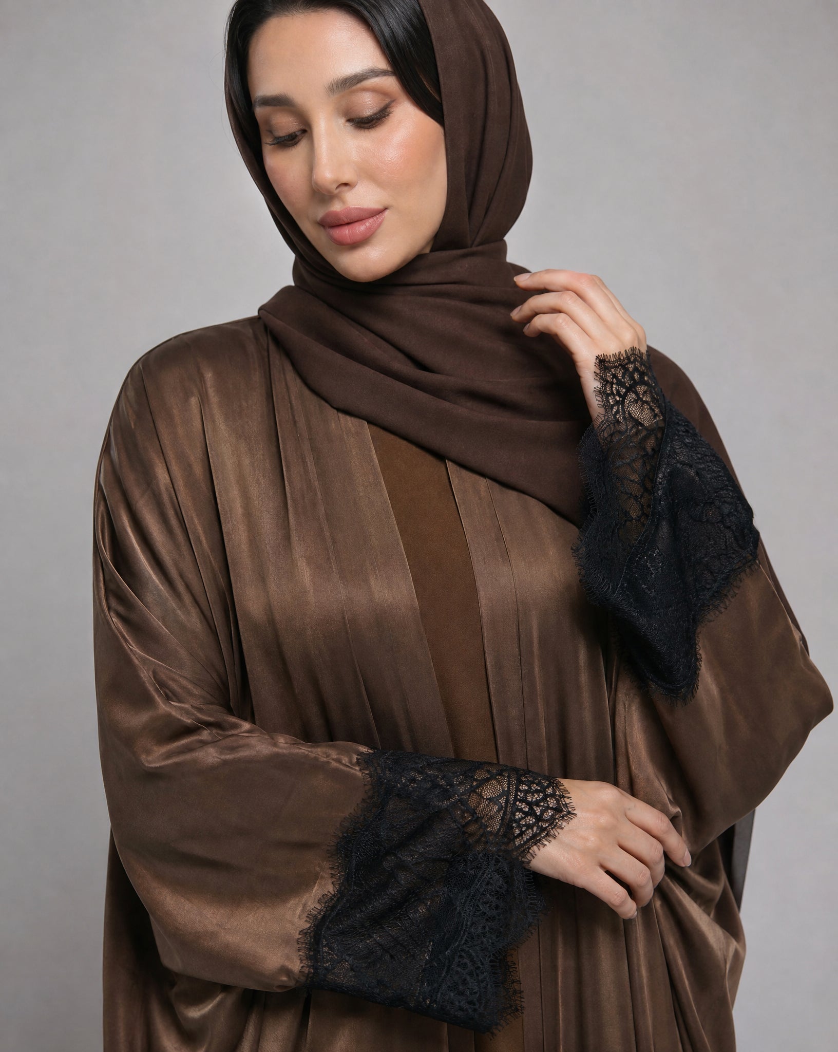 SISOTSLB1-DB ABAYA - SARA INTABI - MIRA Y MANO
