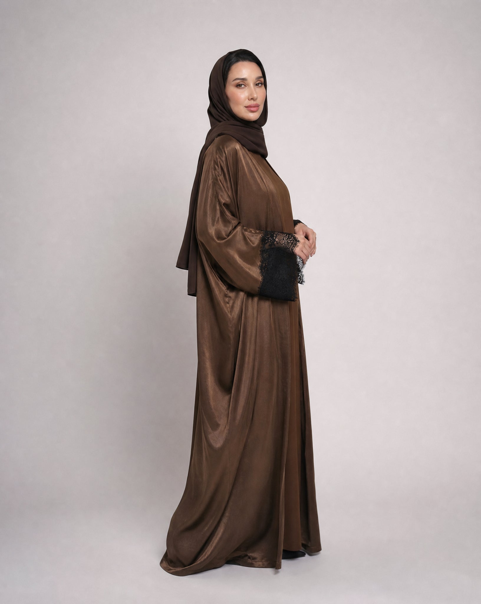 SISOTSLB1-DB ABAYA - SARA INTABI - MIRA Y MANO