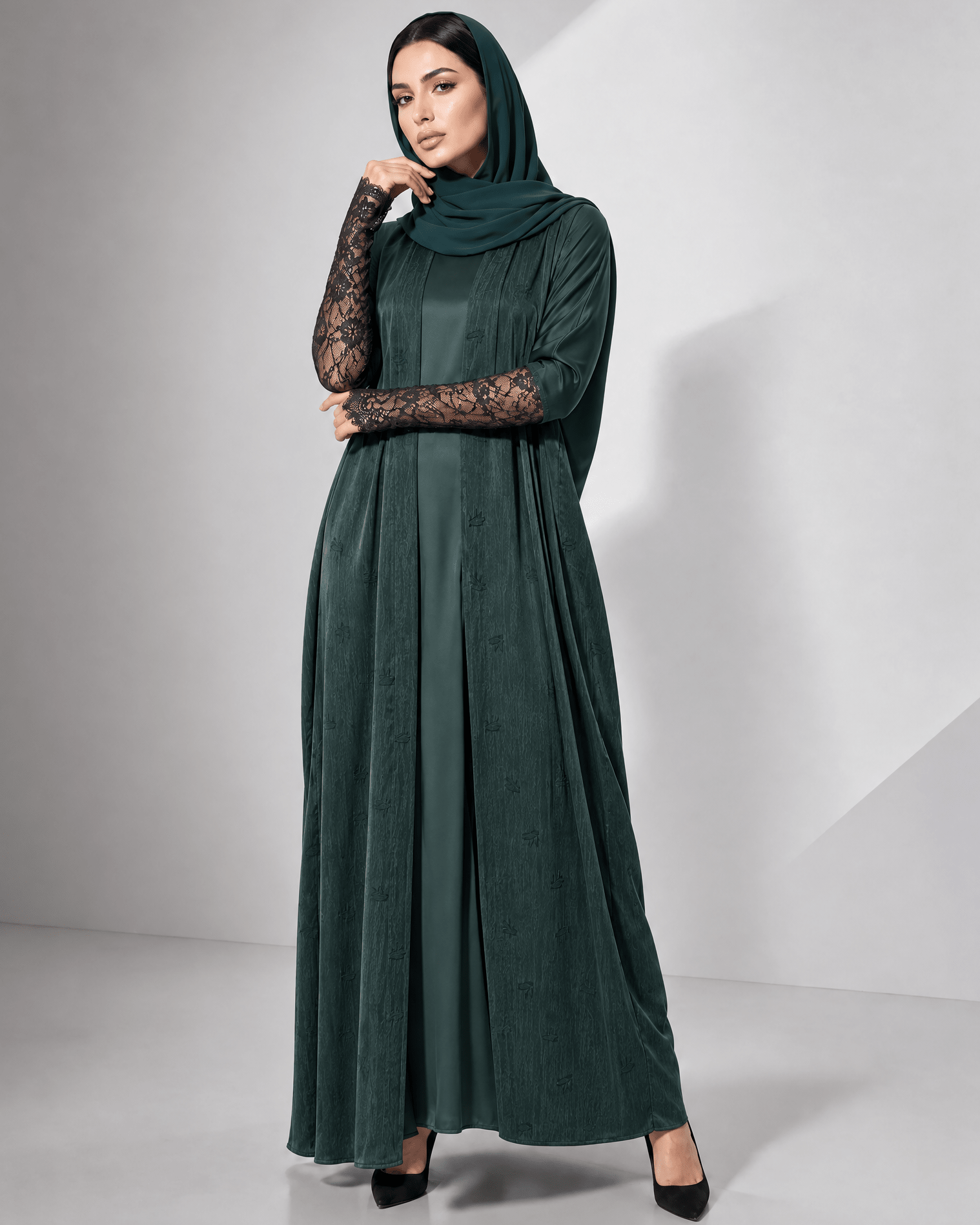SISOTSLG ABAYA - SARA INTABI - MIRA Y MANO