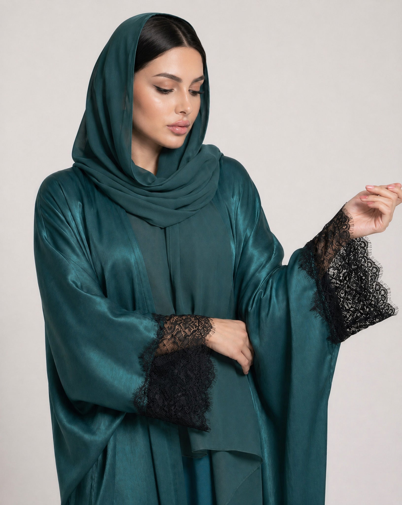 SISOWSLP1 ABAYA - SARA INTABI - MIRA Y MANO