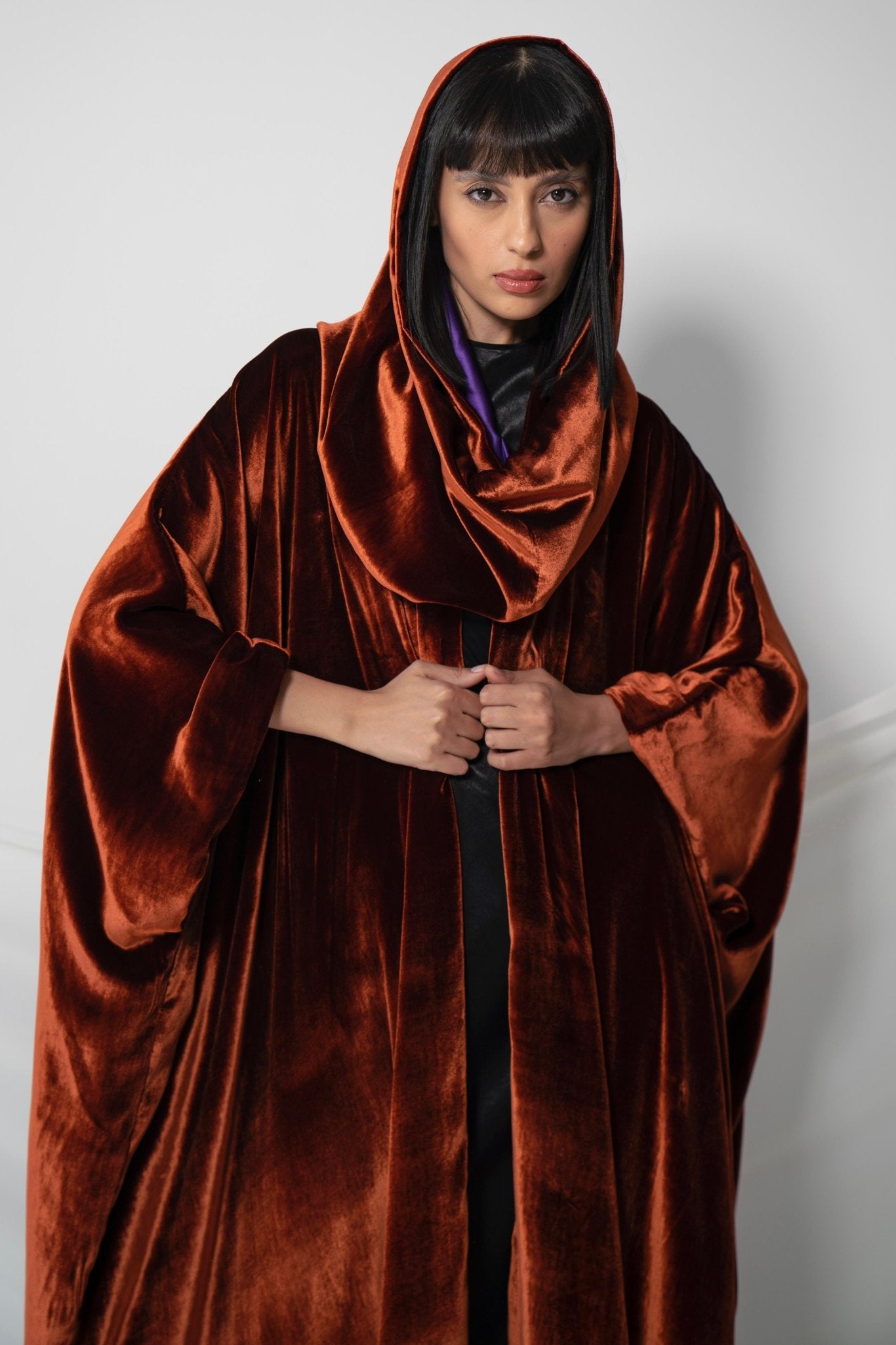 SISWDFVS - MR ABAYA - SARA INTABI - MIRA Y MANO