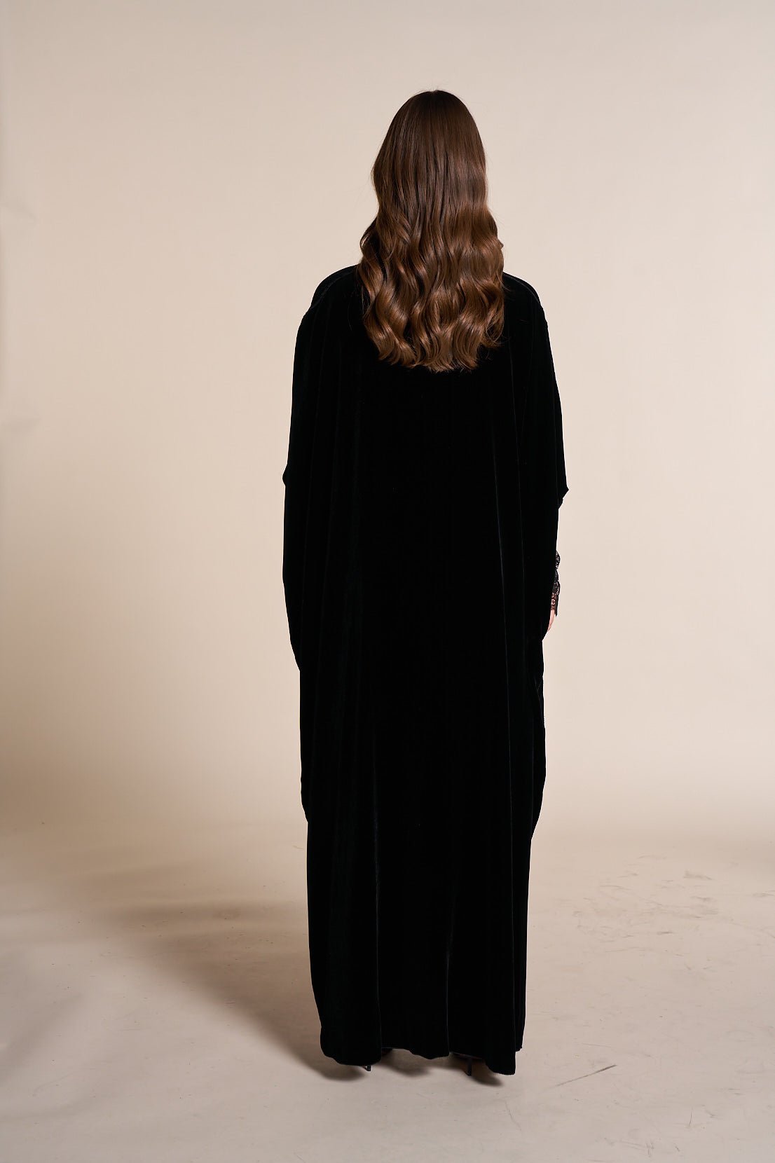 SISWVALS - BK ABAYA - SARA INTABI - MIRA Y MANO