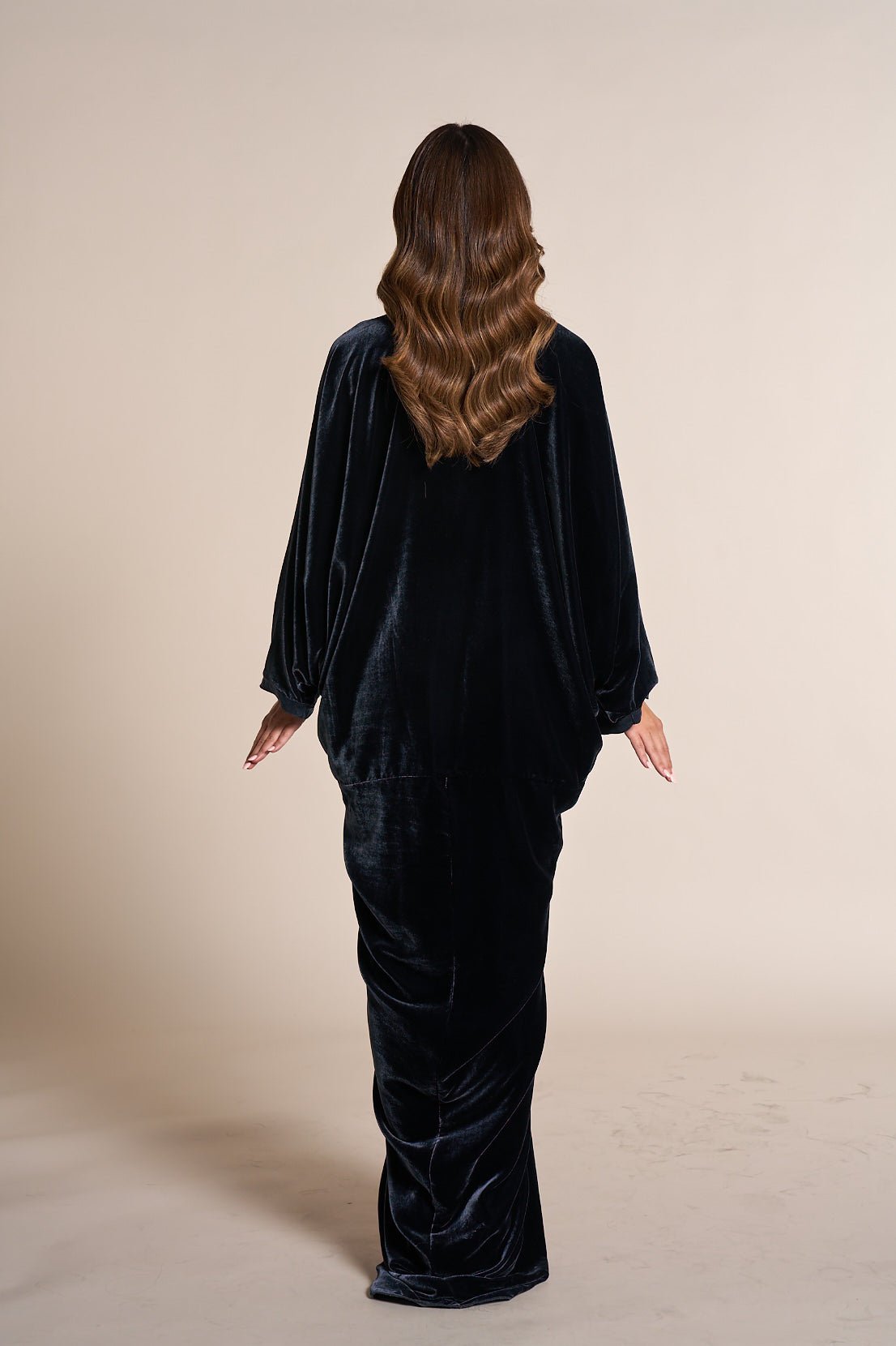 SISWVJVN KAFTAN - SARA INTABI - MIRA Y MANO