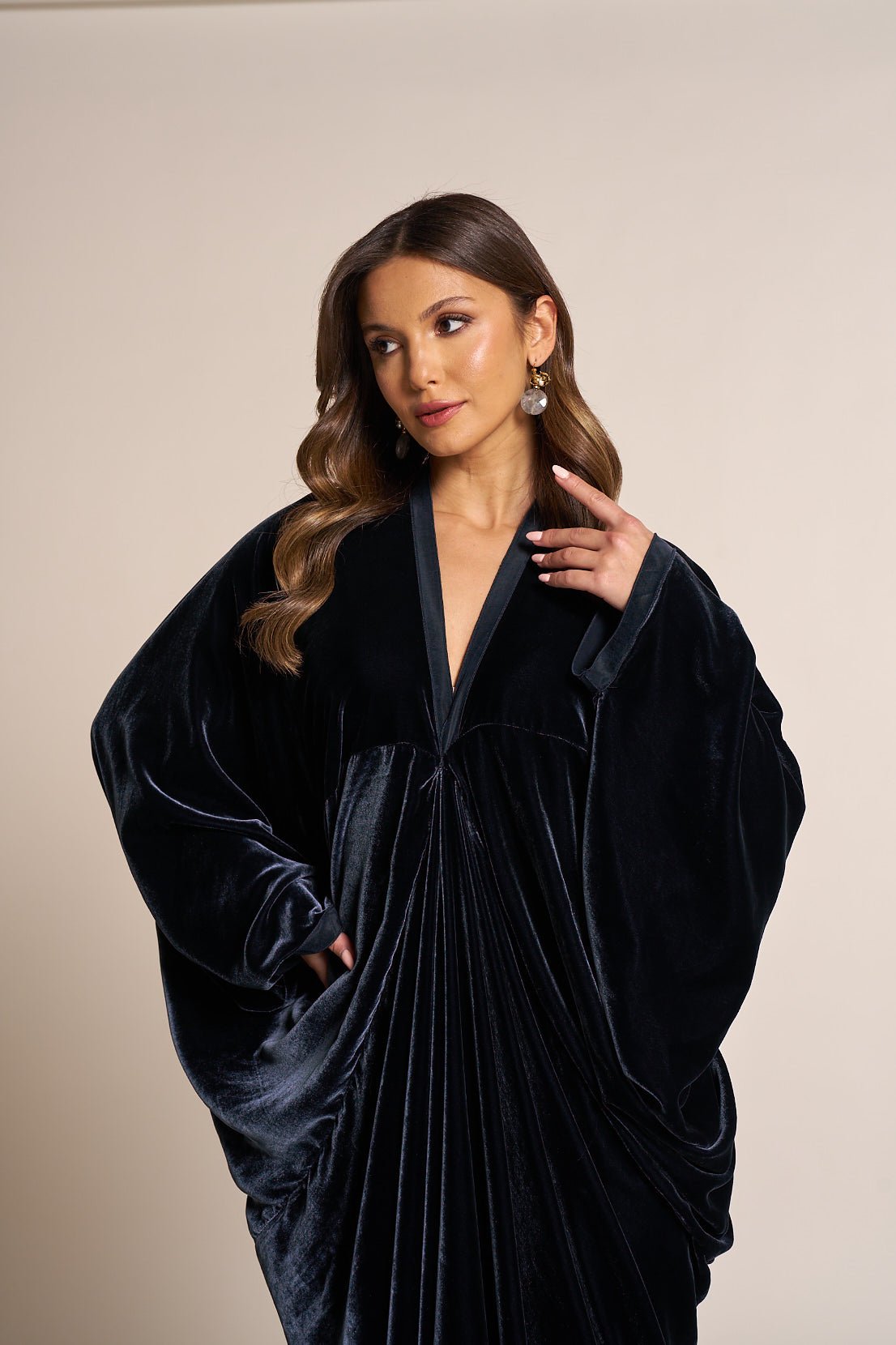 SISWVJVN KAFTAN - SARA INTABI - MIRA Y MANO