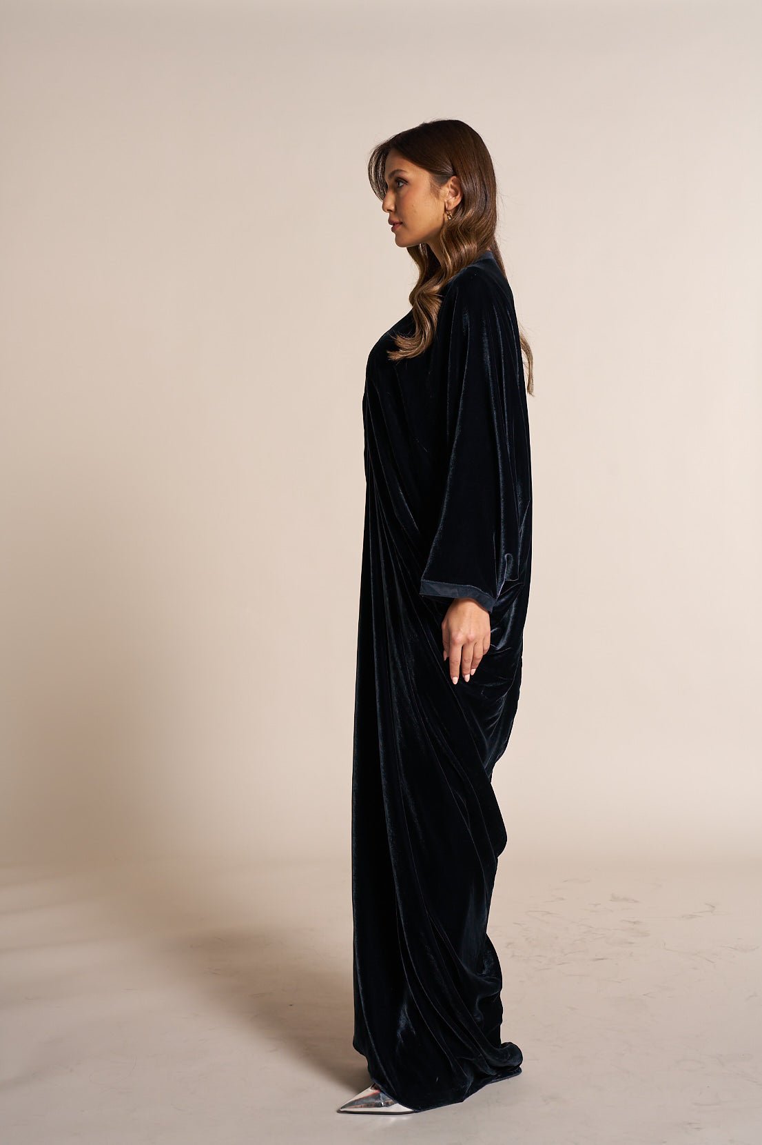 SISWVJVN KAFTAN - SARA INTABI - MIRA Y MANO