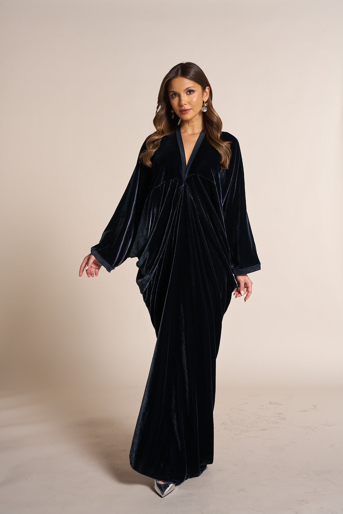 SISWVJVN KAFTAN - SARA INTABI - MIRA Y MANO