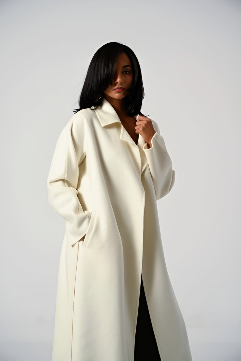 SIWOCC ABAYA - SARA INTABI - MIRA Y MANO