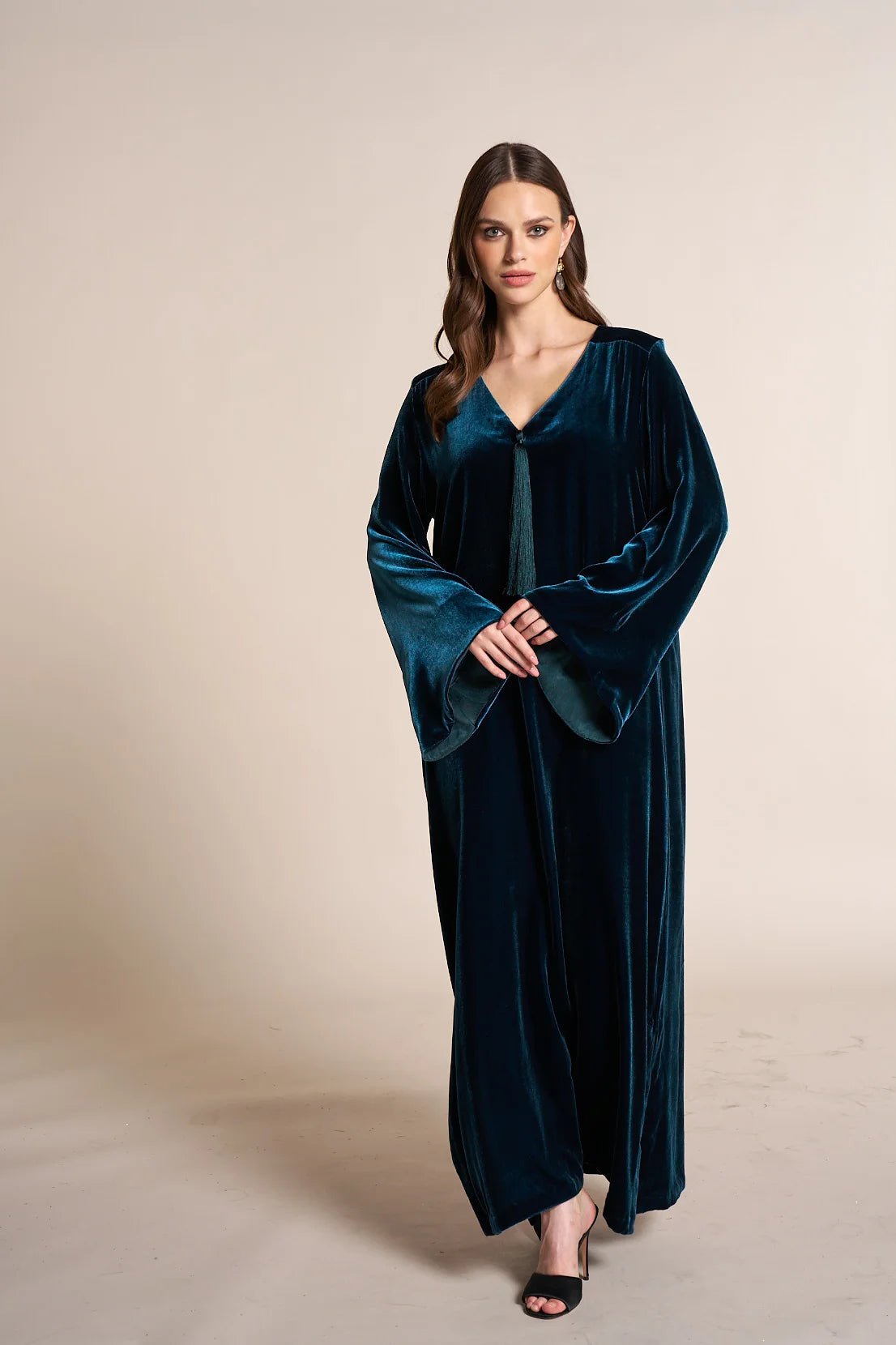 SIWVKNT KAFTAN - SARA INTABI - MIRA Y MANO