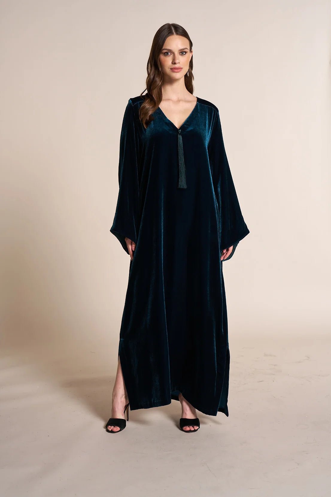 SIWVKNT KAFTAN - SARA INTABI - MIRA Y MANO