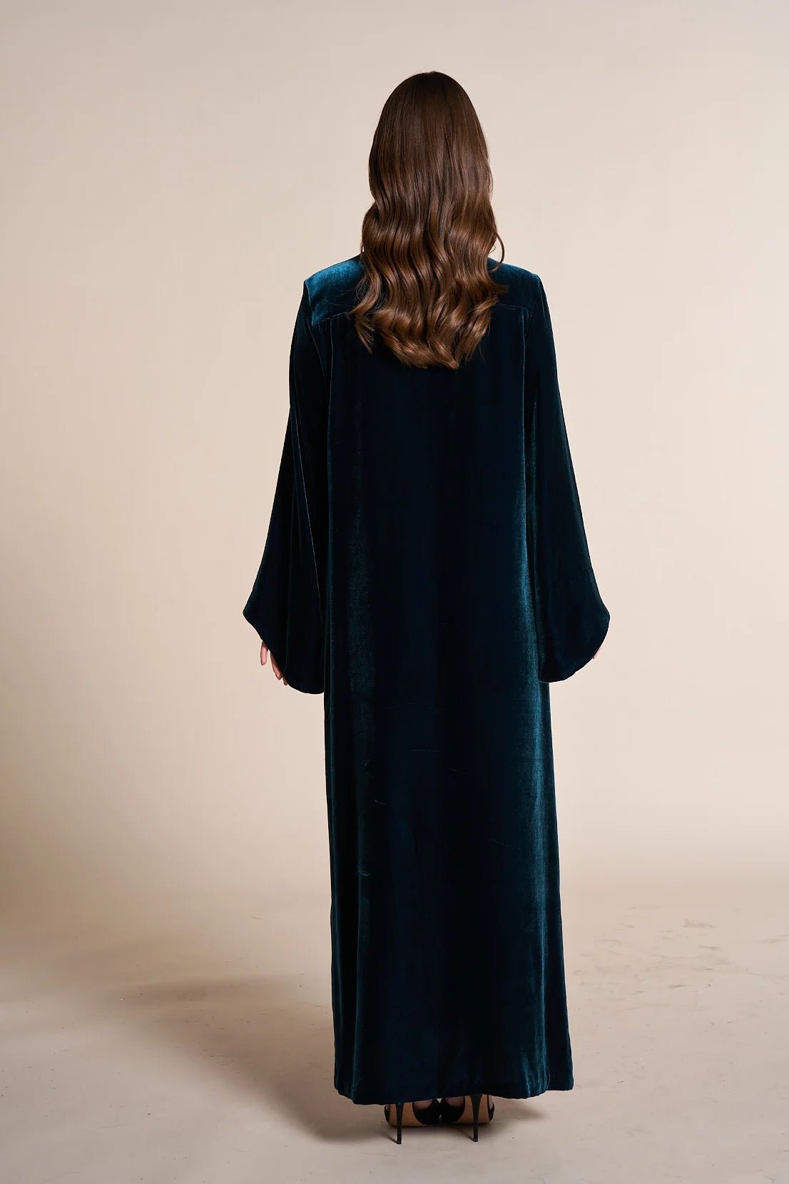 SIWVKNT KAFTAN - SARA INTABI - MIRA Y MANO