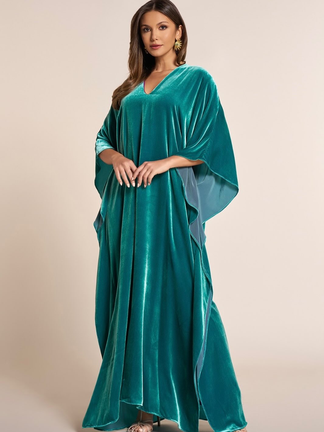 SIWVKSL - T KAFTAN - SARA INTABI - MIRA Y MANO