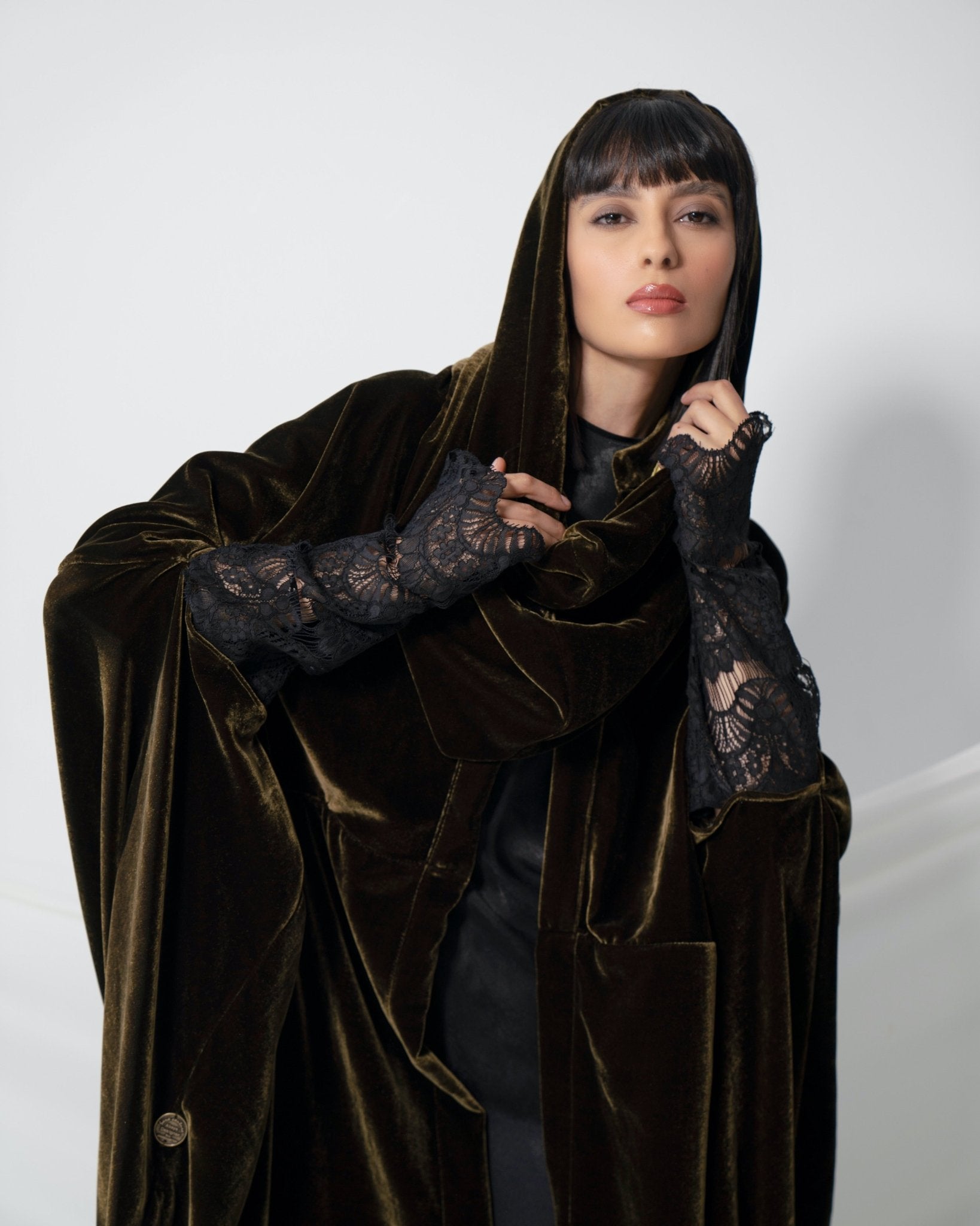 SIWVO ABAYA - SARA INTABI - MIRA Y MANO