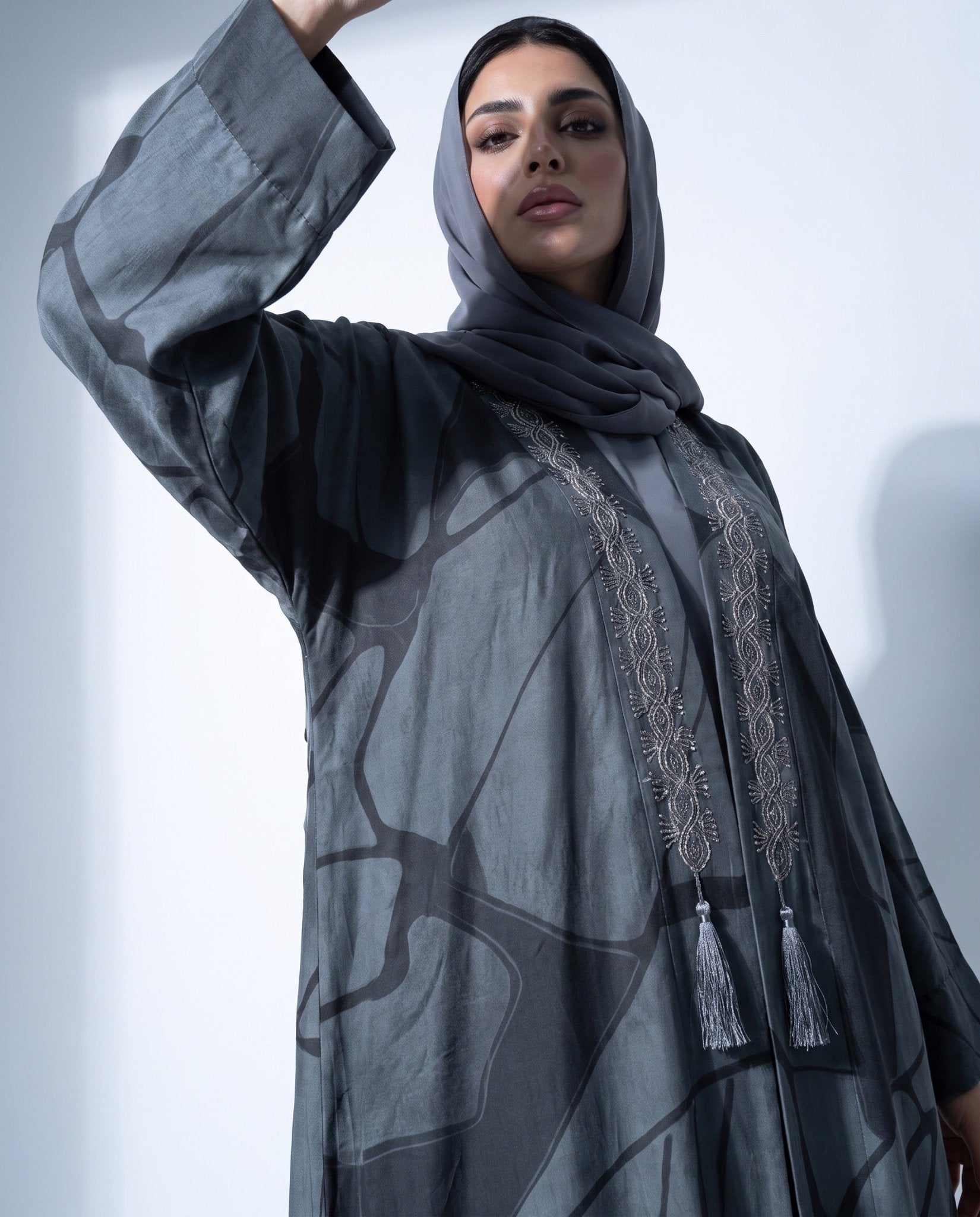 GB - Gray Silk Abaya - SASH - MIRA Y MANO