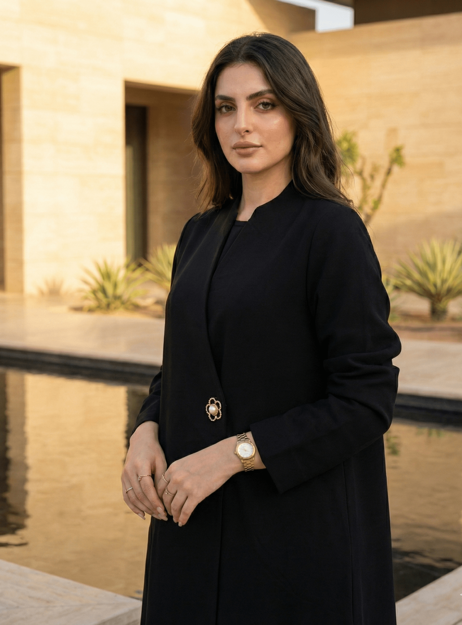 CODE - 38 - BLK ABAYA - SCYCLE - MIRA Y MANO