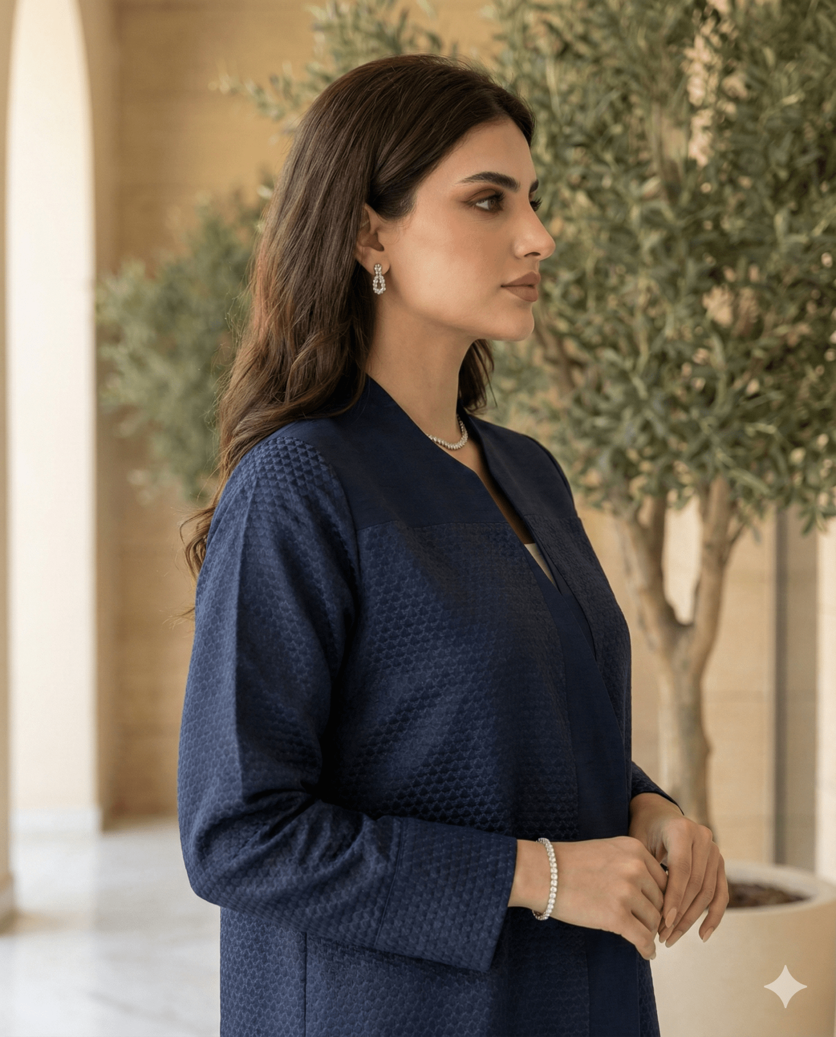 CODE - 84 ABAYA - SCYCLE - MIRA Y MANO