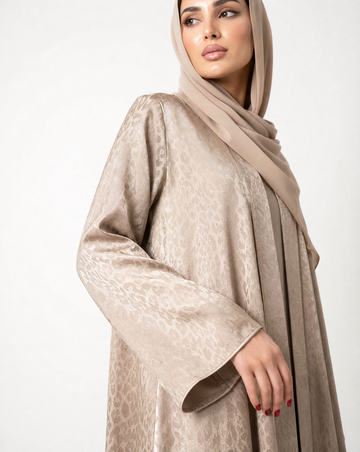 SCYCLE-44 ABAYA - SCYCLE - MIRA Y MANO