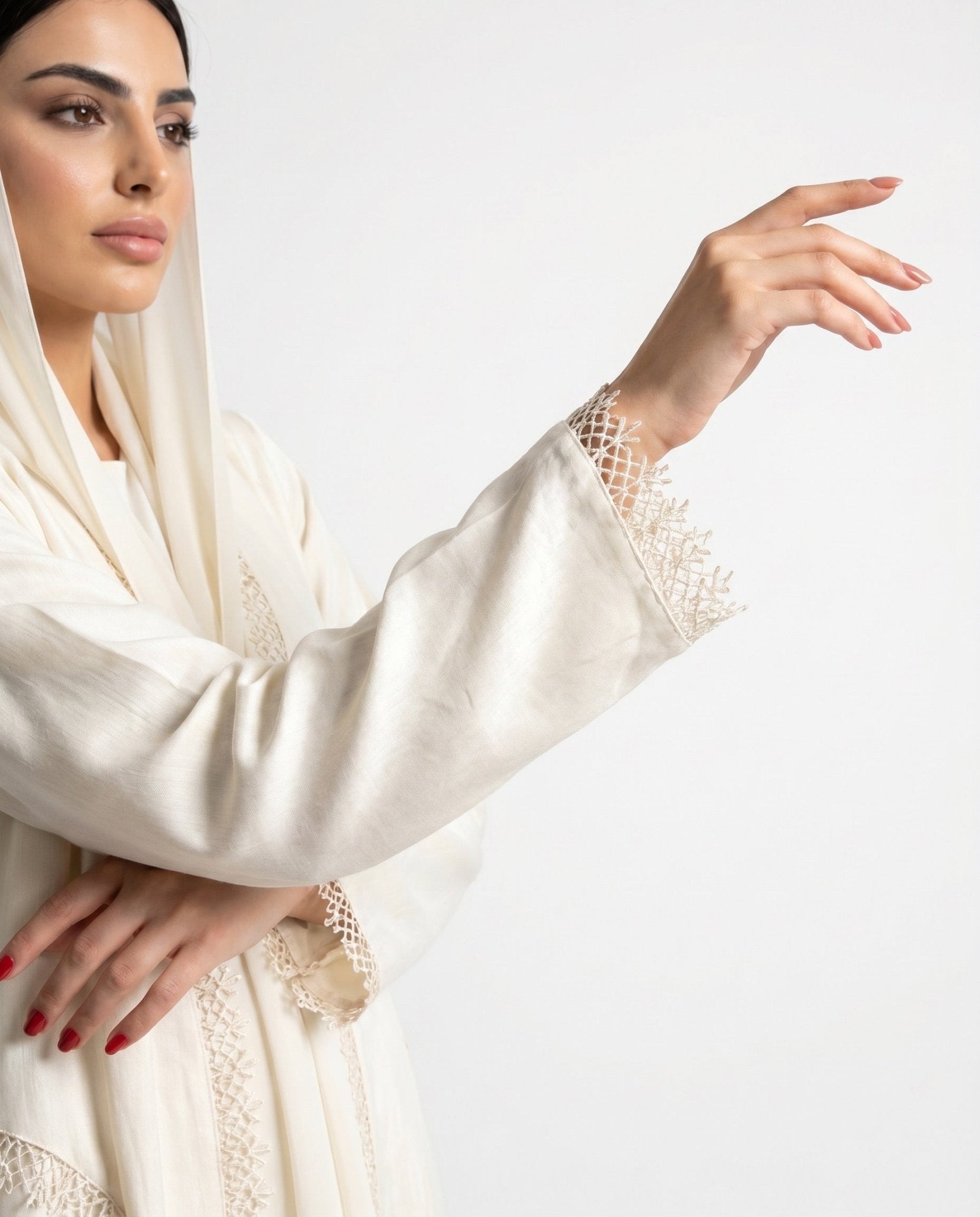 SCYCLE-46 ABAYA - SCYCLE - MIRA Y MANO
