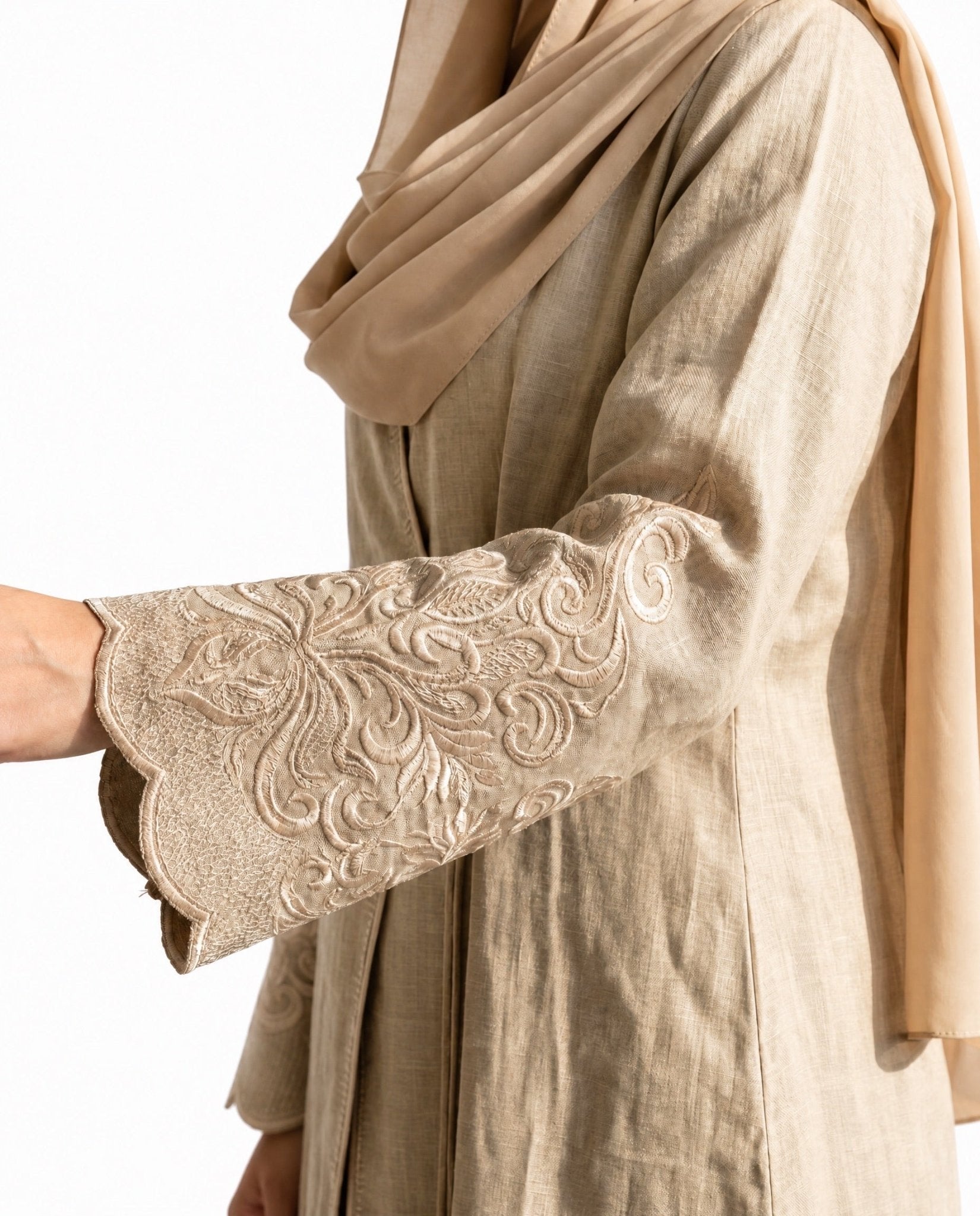 SCYCLE-54 ABAYA - SCYCLE - MIRA Y MANO