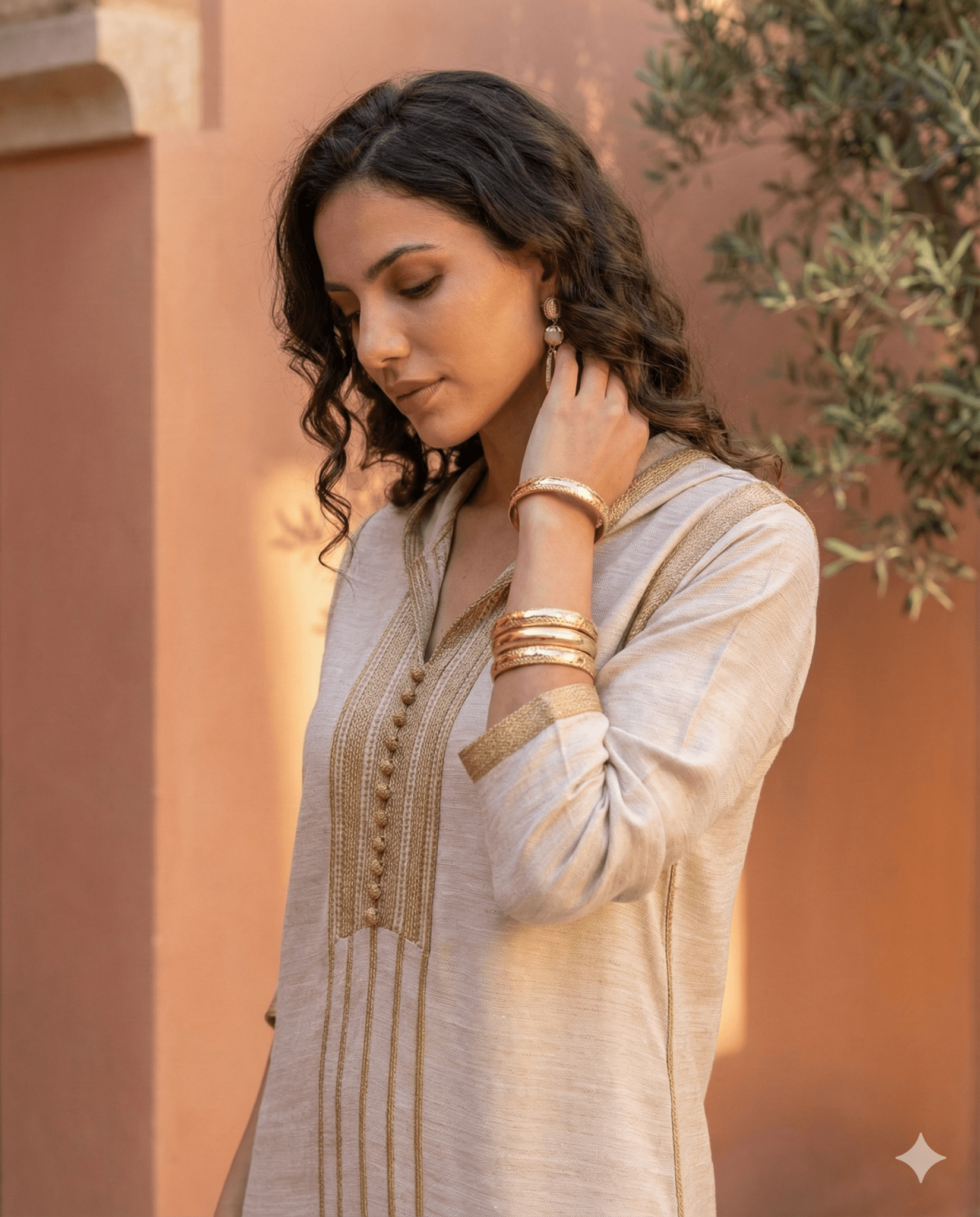 JELLABA - BE JALABIAH - SHABAKA - MIRA Y MANO